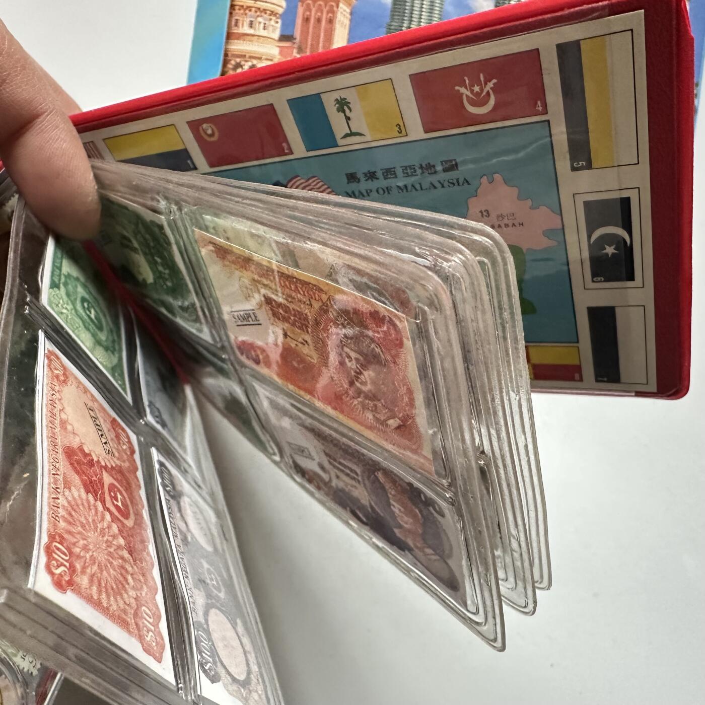 🌹外币初藏🌹🐯2026年第16场 快递将在12号停运 年前需发货的抓紧 ，年后正月十五恢复发货 马来西亚旅游收藏册