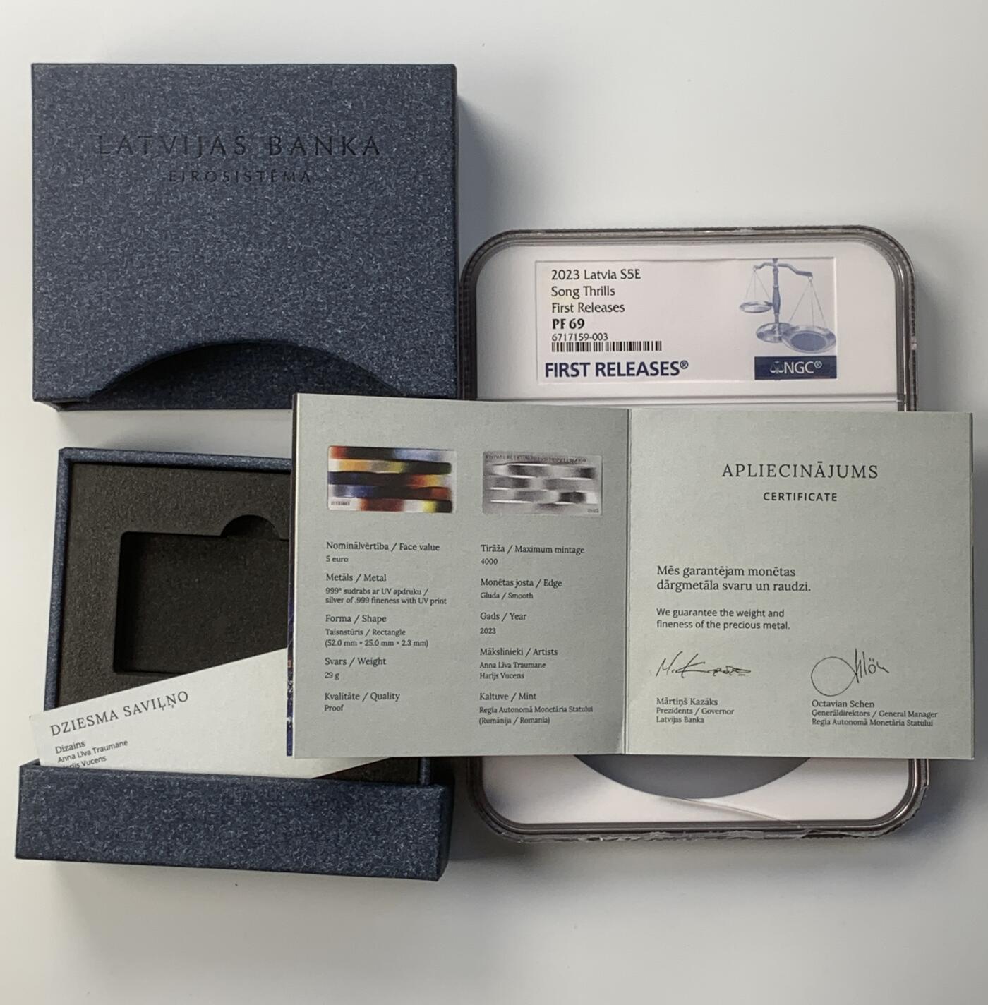 掌中浮雕-藏着的欧洲第052场 NGC PF69 : 克劳斯获奖提名拉脱维亚2023年歌曲节彩色矩形精制纪念银币，首期评级，原盒原证，29克，999银，发行量4000枚，评级盒子边缘有破损