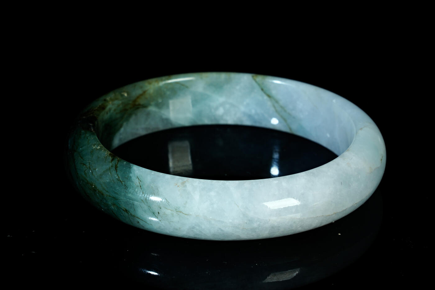 上海都达杂项专场二十一（全场包邮） 天然冰种带绿翡翠（A货）贵妃手镯 附鉴定证书90-48