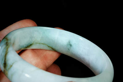 上海都达杂项专场四十七【全场包邮】  天然冰糯种带绿翡翠（A货）贵妃手镯 附鉴定证书90-45