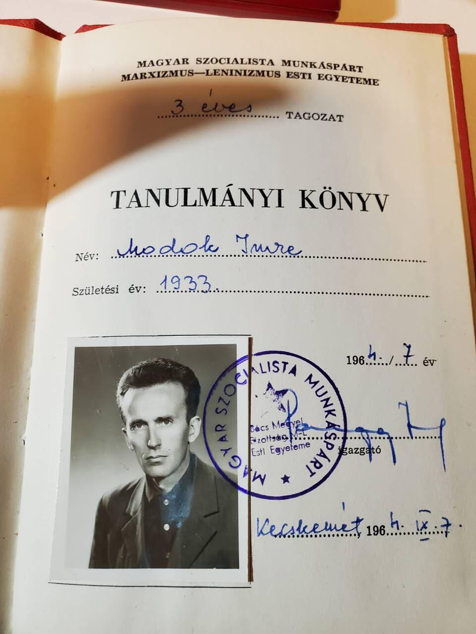 韵星假日军品类拍卖第三十九期暨默多克中校夫妇专场 -- Rimey Holidays Militaria Auction 39 & The Modoks Collection  匈牙利人民共和国默多克10年社会服务奖章带证书 马克思大学党政学习证书匈牙利社会主义工人党党证 良好行为记录证书（拉克西时期）  