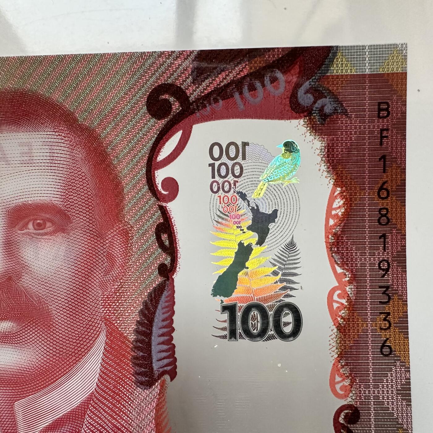🌹外币初藏🌹🐯2026年第16场 快递将在12号停运 年前需发货的抓紧 ，年后正月十五恢复发货 新西兰¥100全新塑料钞 无47靓号