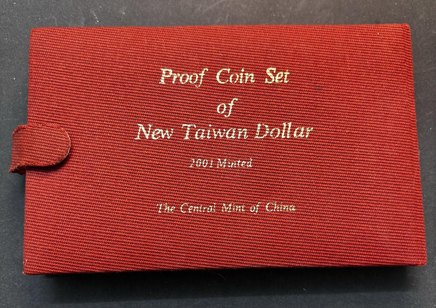 【金马踏春，泉马奔腾】2026 年新年贺岁场，（定于年初五接财神截拍）祝各位老板马到成功，马上有钱，愿岁岁平安喜乐顺遂 全新原盒 2001 年中国台湾省新台币精铸版 5 角--50 元精制币套