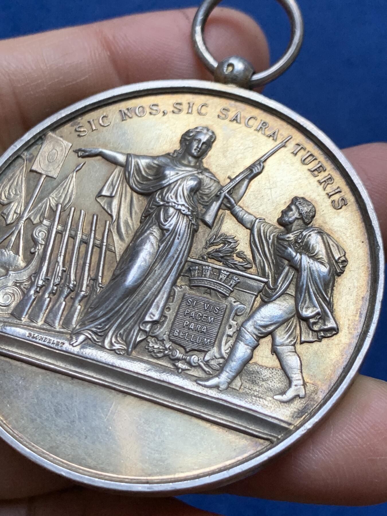 《竞宝斋》第465场 周日，周一，周二，3场连拍 （全场包邮）欢迎送拍 法国普雷尼亚克射击协会镀金银章，62.1g，55.4mm，提钮有野猪头标，侧面有菱形标