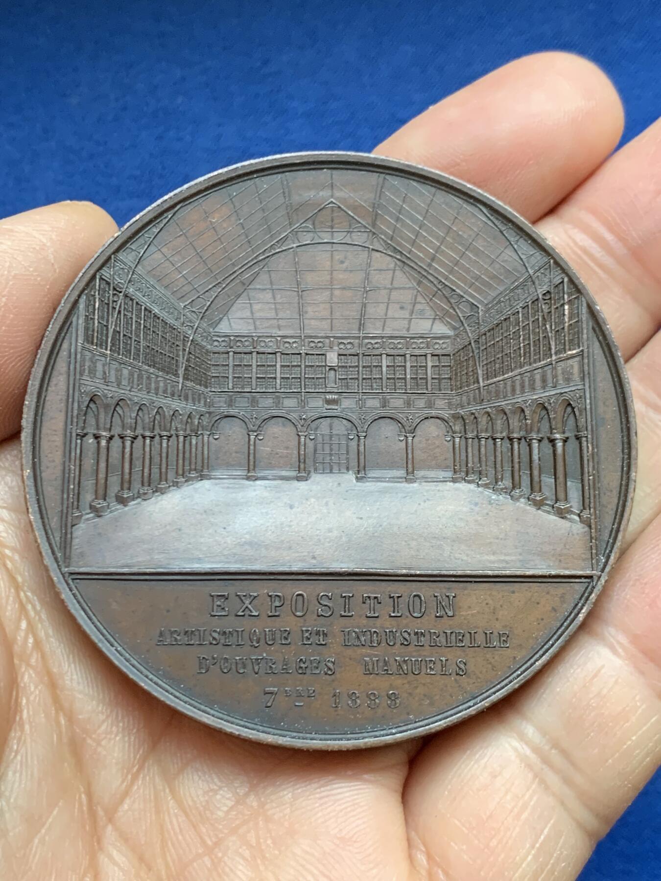 《竞宝斋》第465场 周日，周一，周二，3场连拍 （全场包邮）欢迎送拍 比利时1888年图尔奈纺织会展中心艺术展览建筑铜奖，106.3，60mm