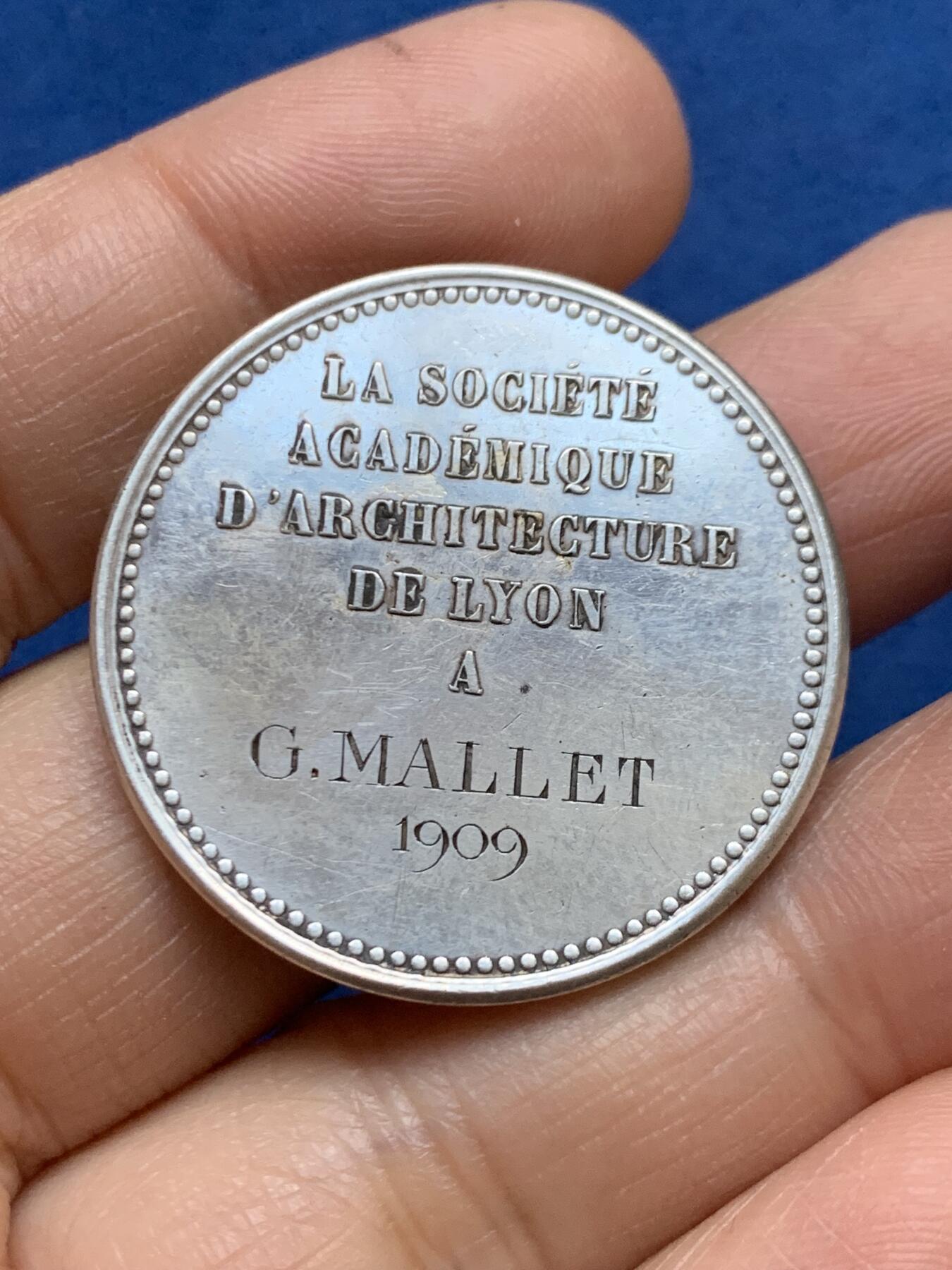 《竞宝斋》第465场 周日，周一，周二，3场连拍 （全场包邮）欢迎送拍 法国里昂建筑协会银质代币，菲利伯特·德洛姆头像，高浮雕，18.56g，33.4mm，丰饶角1argent边铭