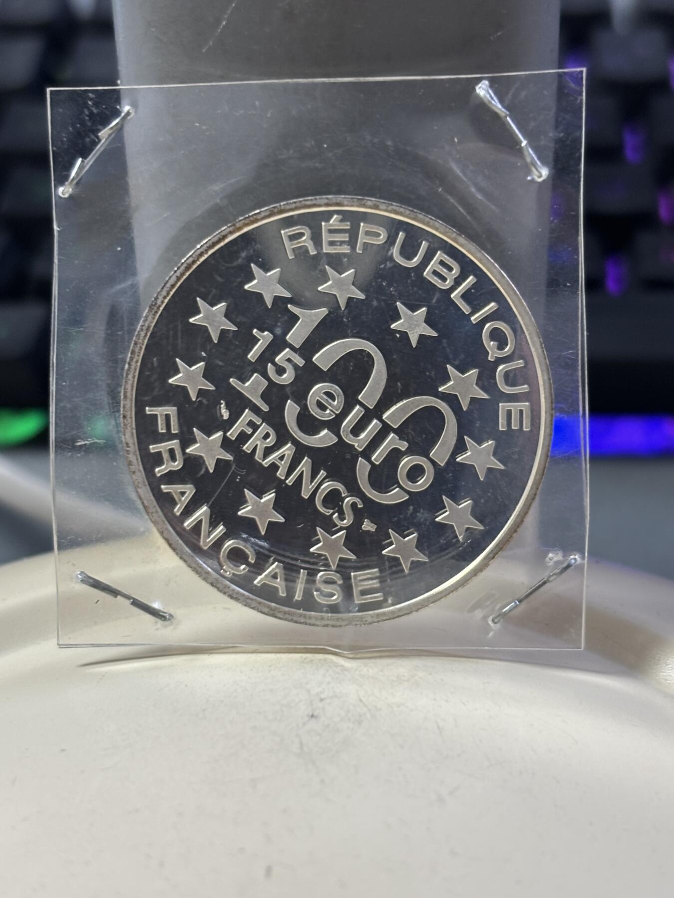 第190期拍卖 法国1997年100法郎/15欧元双面值精制银币 欧洲著名地表-卢森堡瓦茨拉夫城墙 22.2克900银 发行量：2万 带证