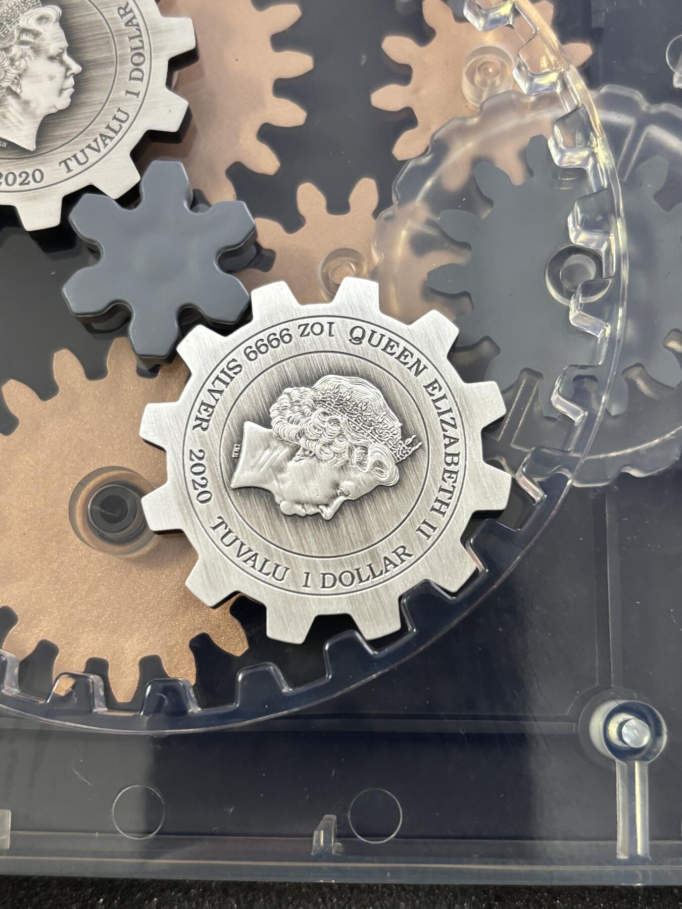 第190期拍卖 图瓦卢（珀斯铸造）2020年1元X2齿轮形仿古银币套  工业中运动机构-齿轮组 9999银1盎司X2 发行量：1500 盒证全