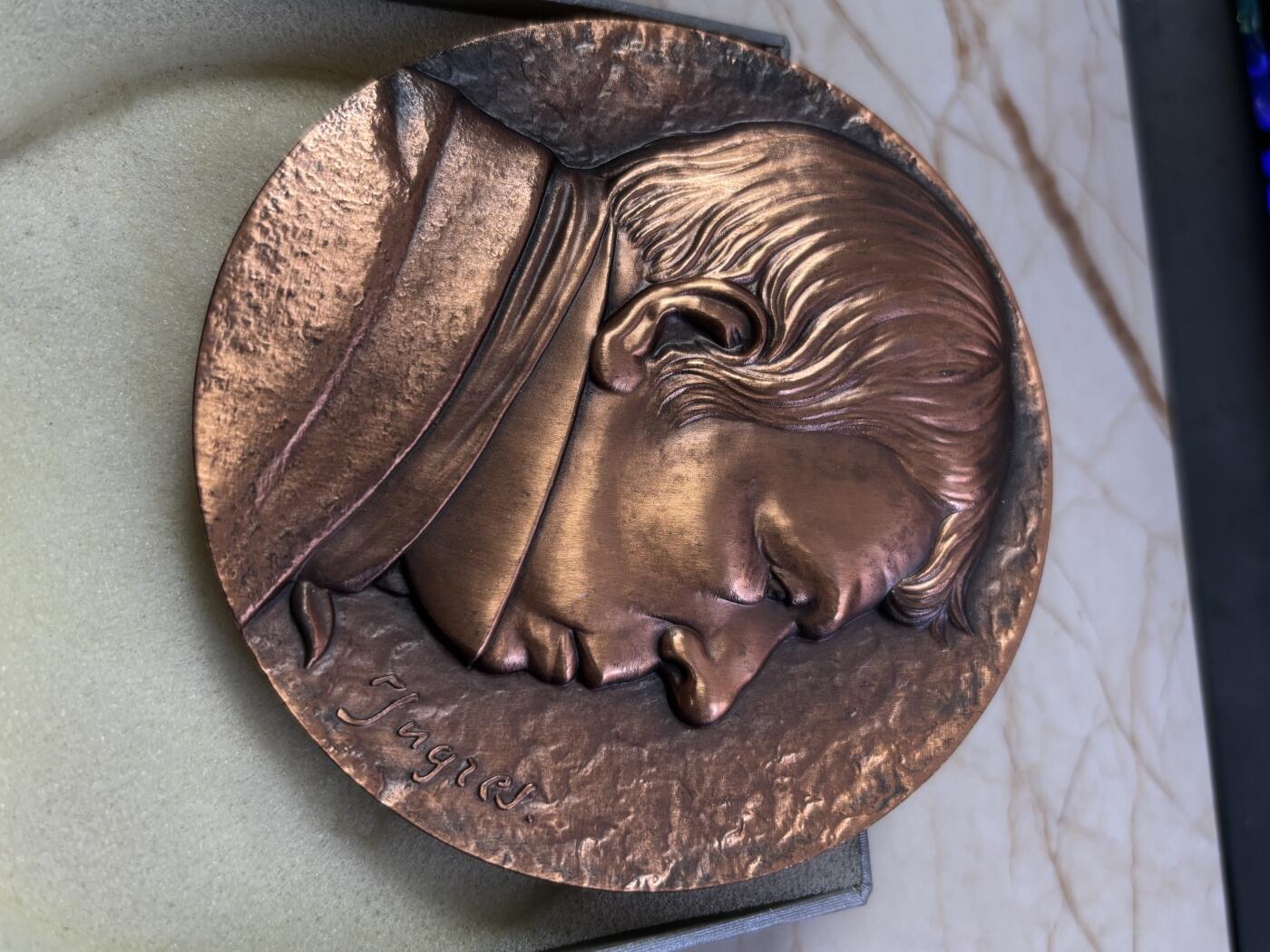 第190期拍卖 安格尔名画罗杰解救安吉丽卡纪念大铜章，直径100毫米，重700克