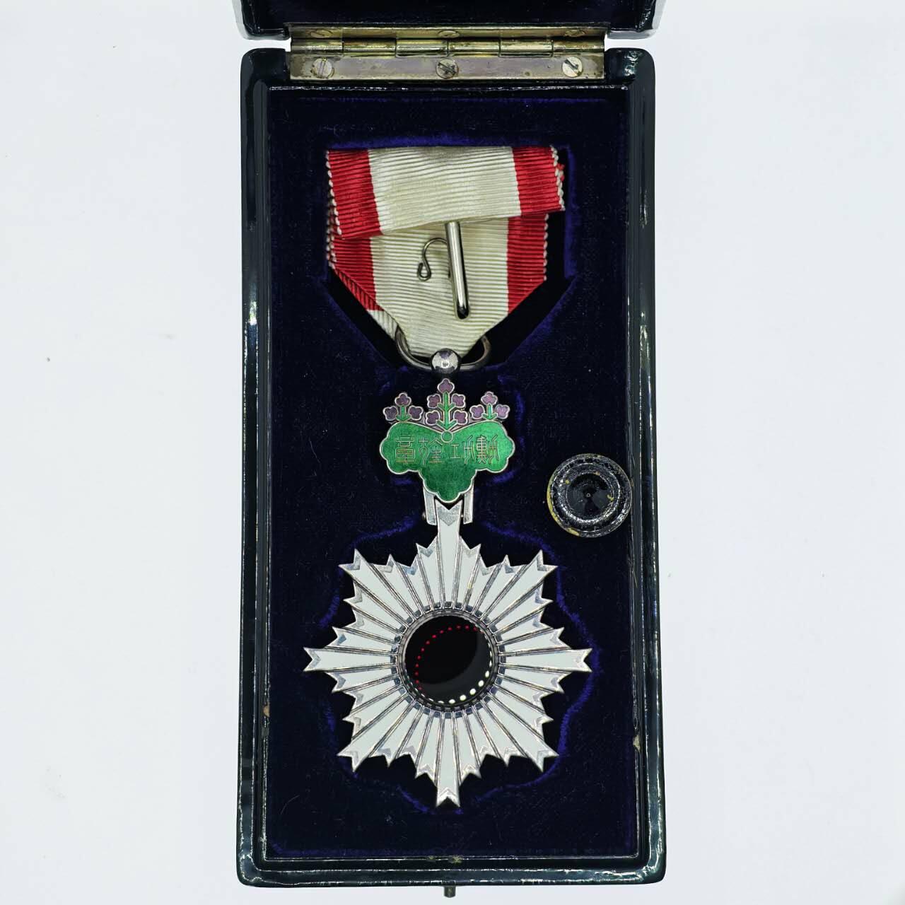 2026年2月8日拍卖 日本六等旭日章，银质珐琅，杯勋原盒