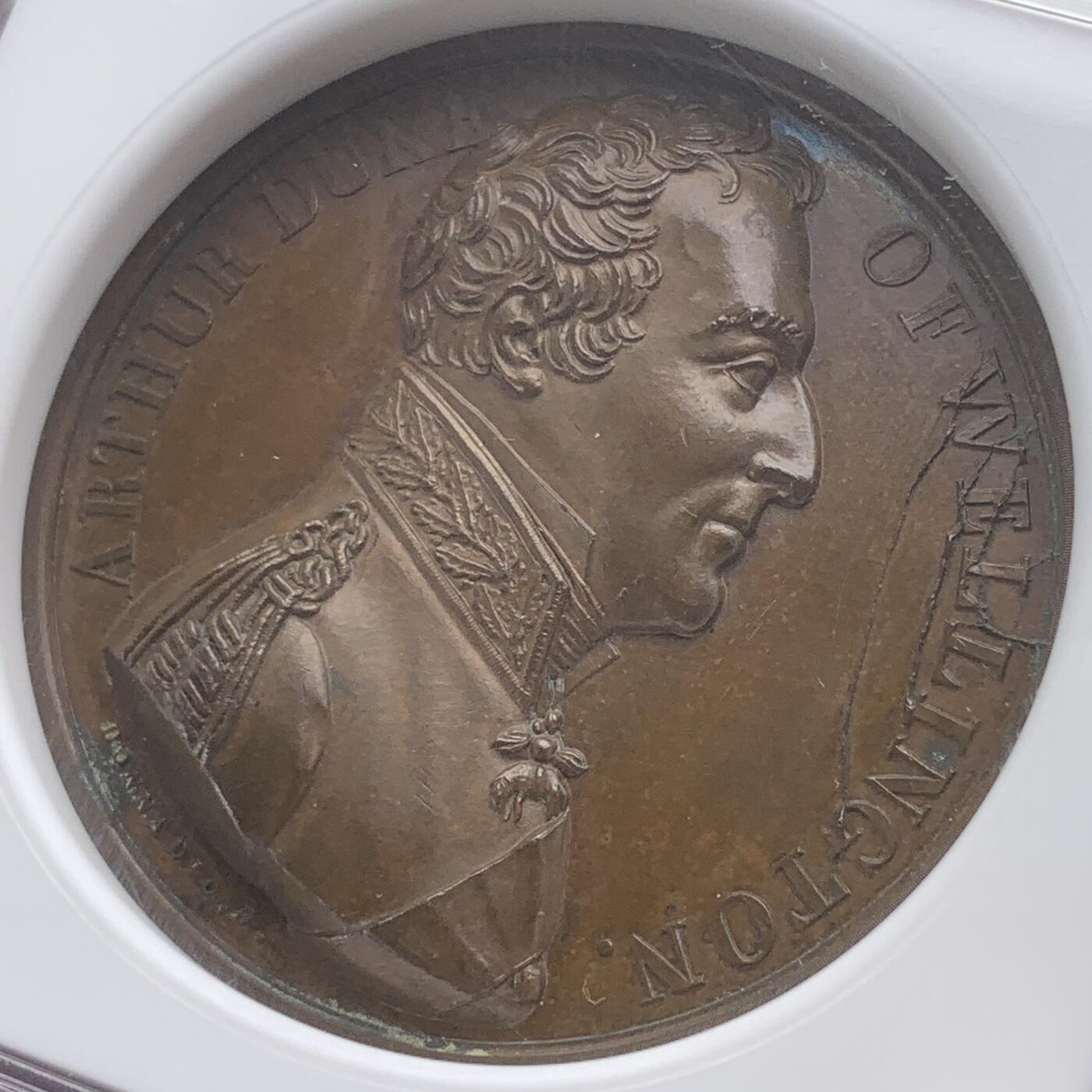 掌中浮雕-藏着的欧洲第052场 NGC MS64 : 1813年英国维多利亚战役纪念铜章，41mm，图案精美