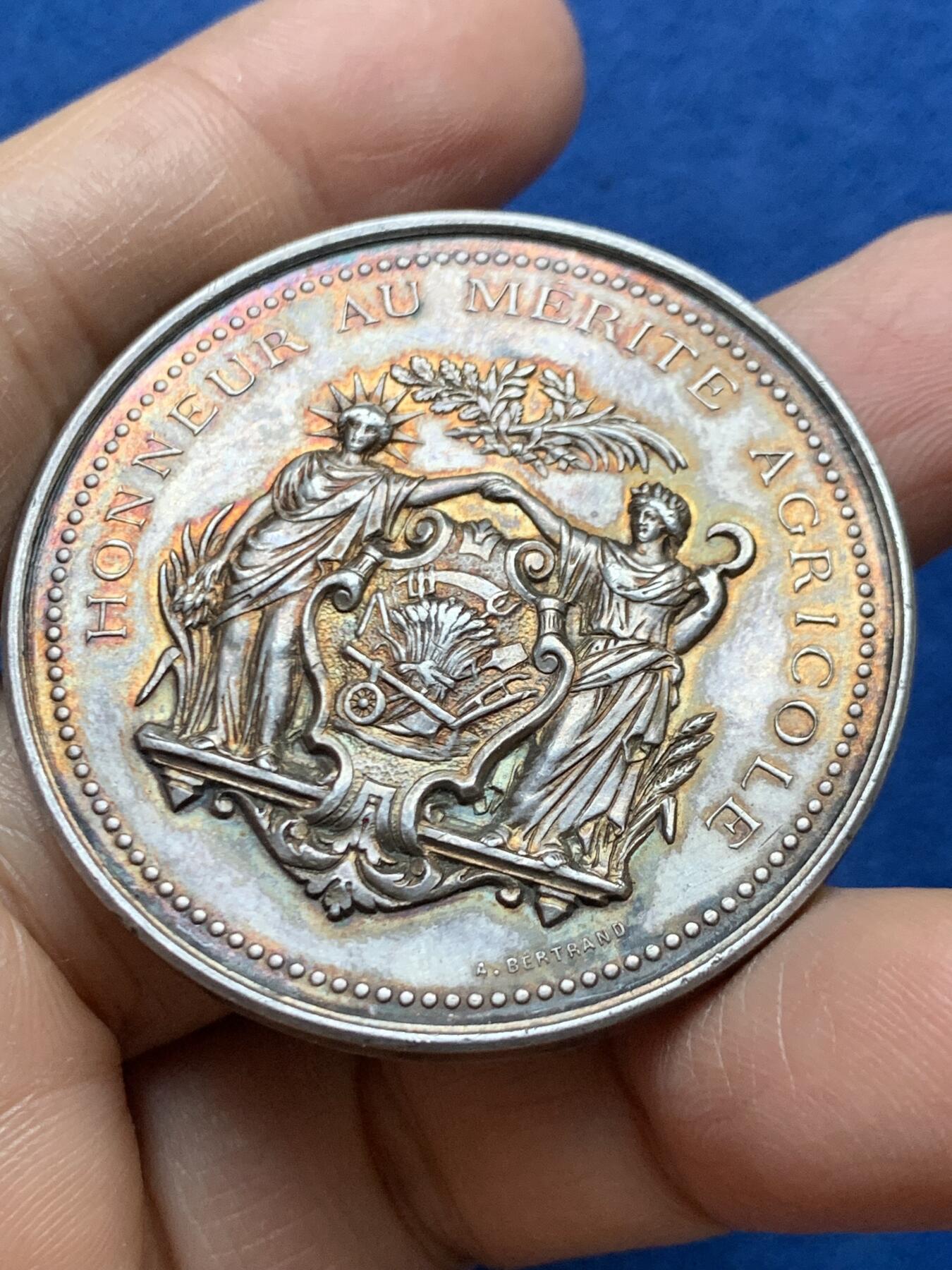 《竞宝斋》第465场 周日，周一，周二，3场连拍 （全场包邮）欢迎送拍 法国隆勒索尼农业协会，46.58g，45.7mm，丰饶角边铭