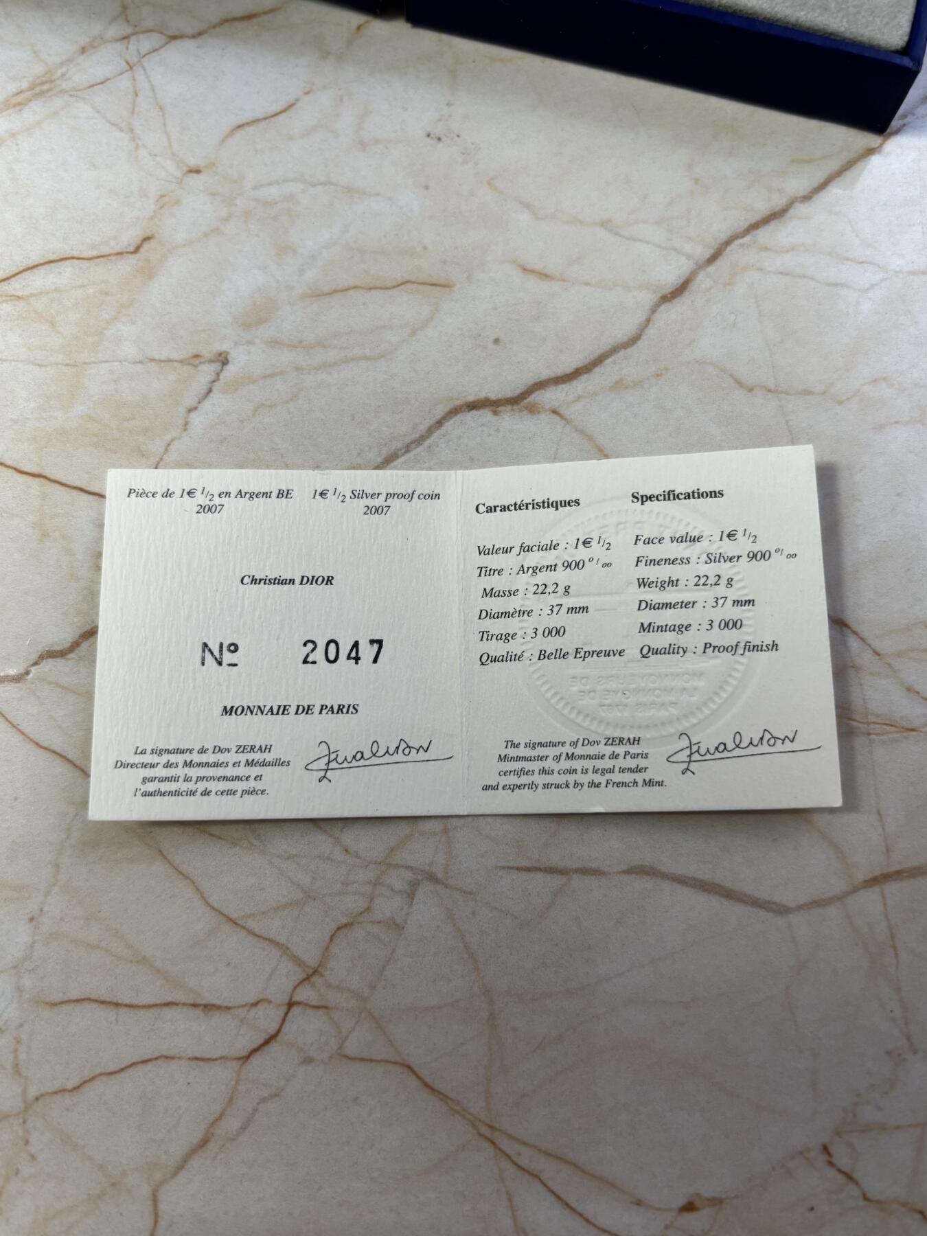 第190期拍卖 法国2007年1.5欧元精制银币 迪奥（1905-1057）逝世50周年 22.2克900银 发行量：3000 盒证全，盒子有破