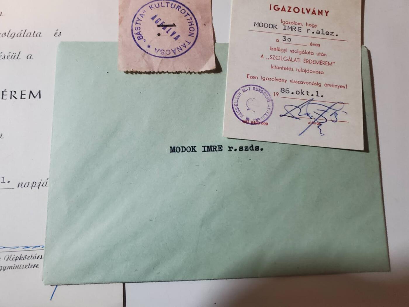 韵星假日军品类拍卖第三十九期暨默多克中校夫妇专场 -- Rimey Holidays Militaria Auction 39 & The Modoks Collection  匈牙利人民共和国人民军服务30年奖章证书+佩戴证明 带原函件 维护国家安全奖章略 信件