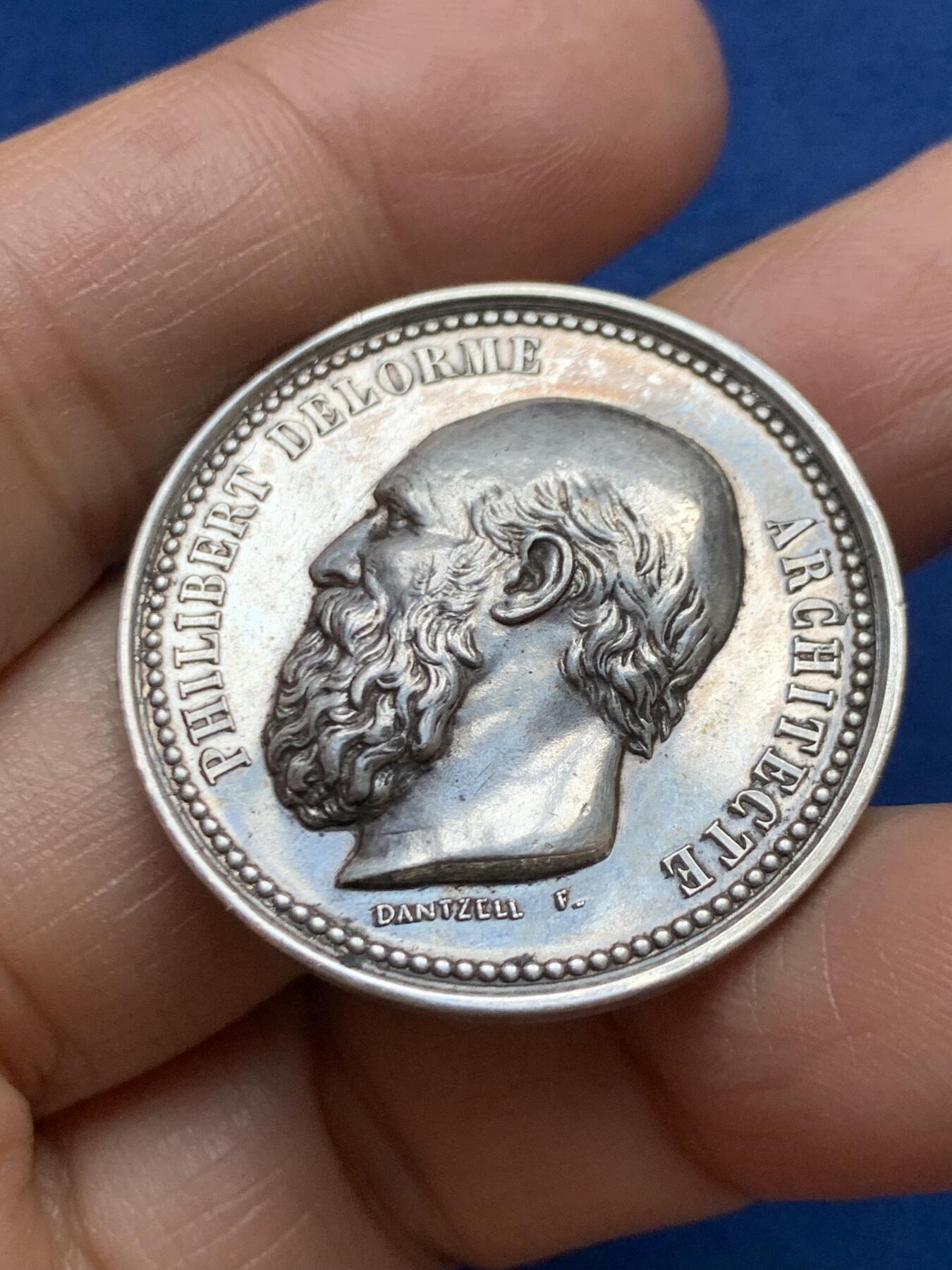 《竞宝斋》第465场 周日，周一，周二，3场连拍 （全场包邮）欢迎送拍 法国里昂建筑协会银质代币，菲利伯特·德洛姆头像，高浮雕，18.56g，33.4mm，丰饶角1argent边铭