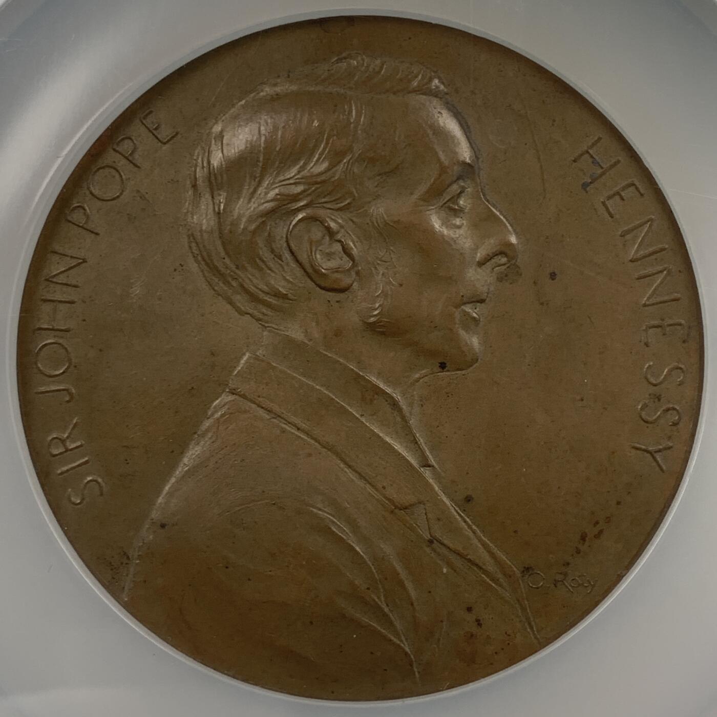 掌中浮雕-藏着的欧洲第052场 NGC MS63 : 1888年法属毛里求斯约翰•波普•轩尼诗爵士纪念铜章 ，69mm，此枚章正反面皆有雕刻家Roty签字，稀少！  ——致敬毛里求斯约翰•波普•轩尼诗爵士，雕刻家：1889年法国巴黎世博会特等奖获得者Oscar Roty