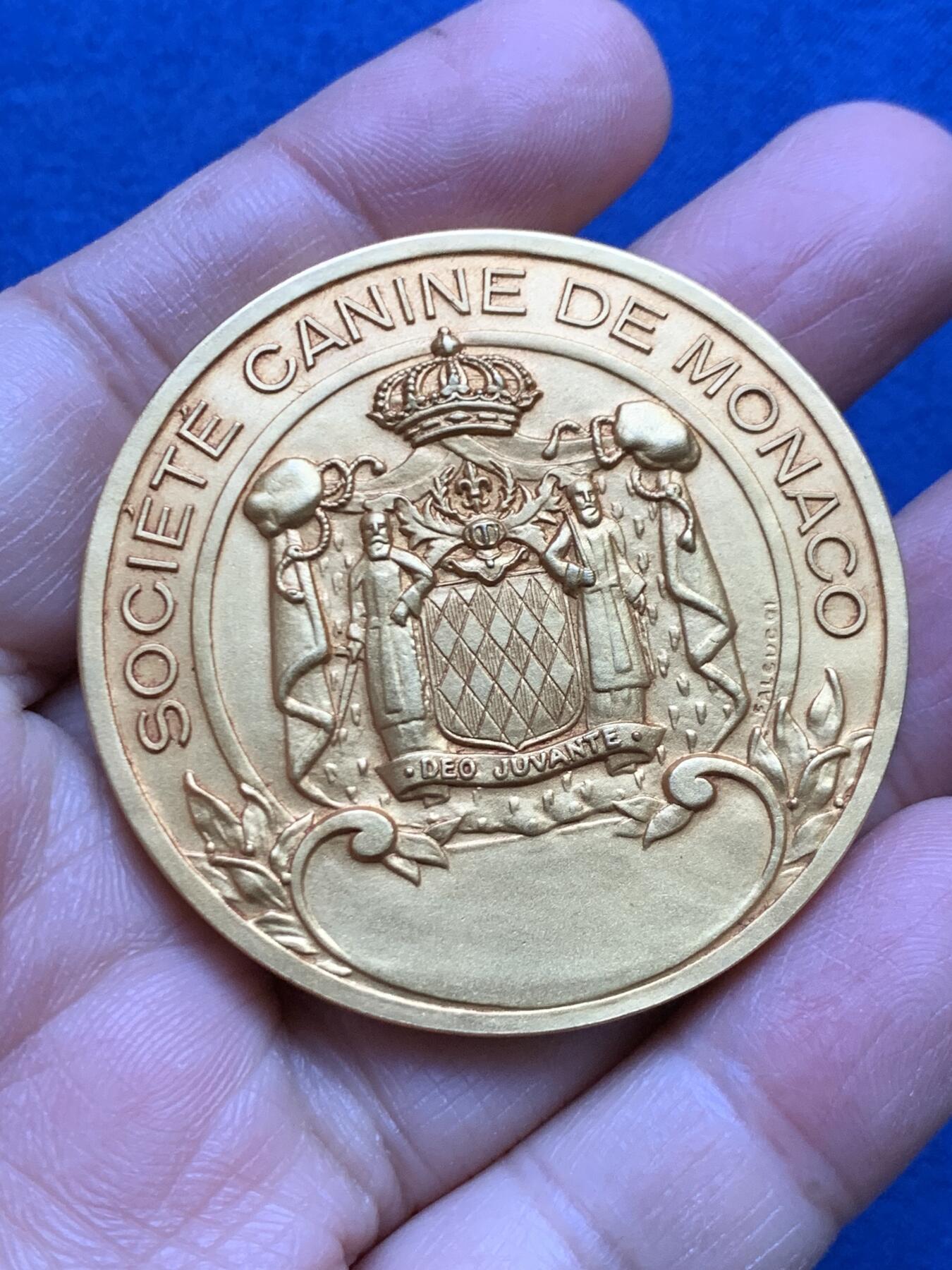 《竞宝斋》第465场 周日，周一，周二，3场连拍 （全场包邮）欢迎送拍 法国月亮女神狄安娜狩猎镀金铜章，极美品相，带原盒，直径49.5mm，厚重54.75g，三角铜标边铭，一步到位的收藏品