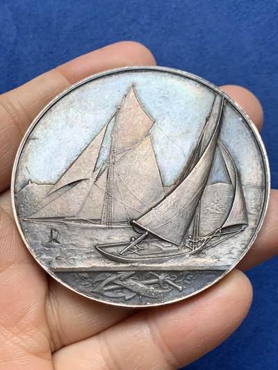 《竞宝斋》第465场 周日，周一，周二，3场连拍 （全场包邮）欢迎送拍 - 法国F.Vernon克鲁瓦塞航海俱乐部银章，94.1g，60.8mm，无边铭