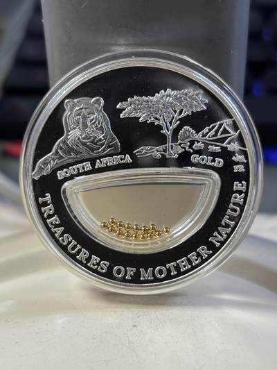 第190期拍卖 - 斐济2012年1元精制银币 自然母亲的宝藏-黄金(含小金粒，含量未知） 20克999 发行量：999 盒证全