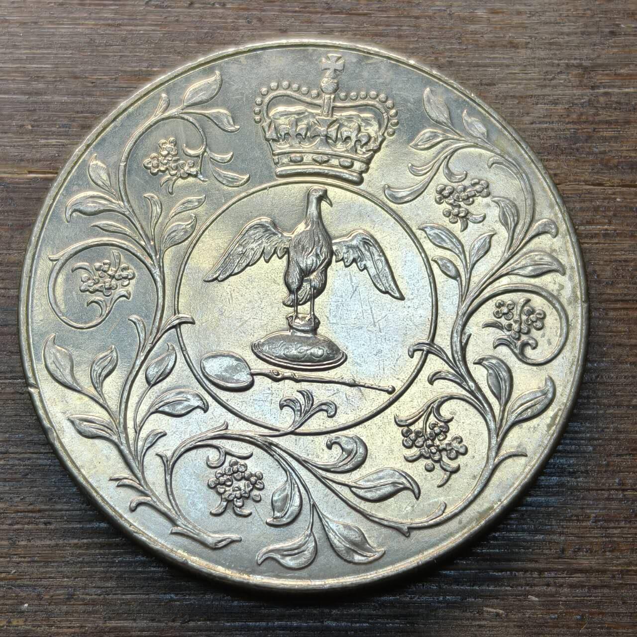 【本场4.12号发货】★第145★散币专场 不寄存，30包邮。不满30元，支付5元运费。《接受代拍 代送NGC评级》 28【无寄存】1977年英国1克朗 伊丽莎白女王登基25周年纪念币