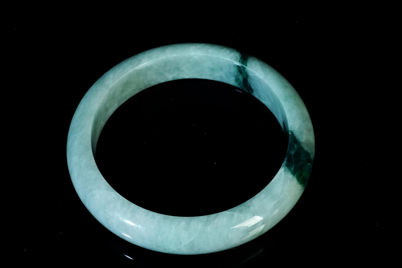 上海都达杂项专场二十一（全场包邮） 天然冰绿种翡翠（A货）贵妃手镯 附鉴定证书