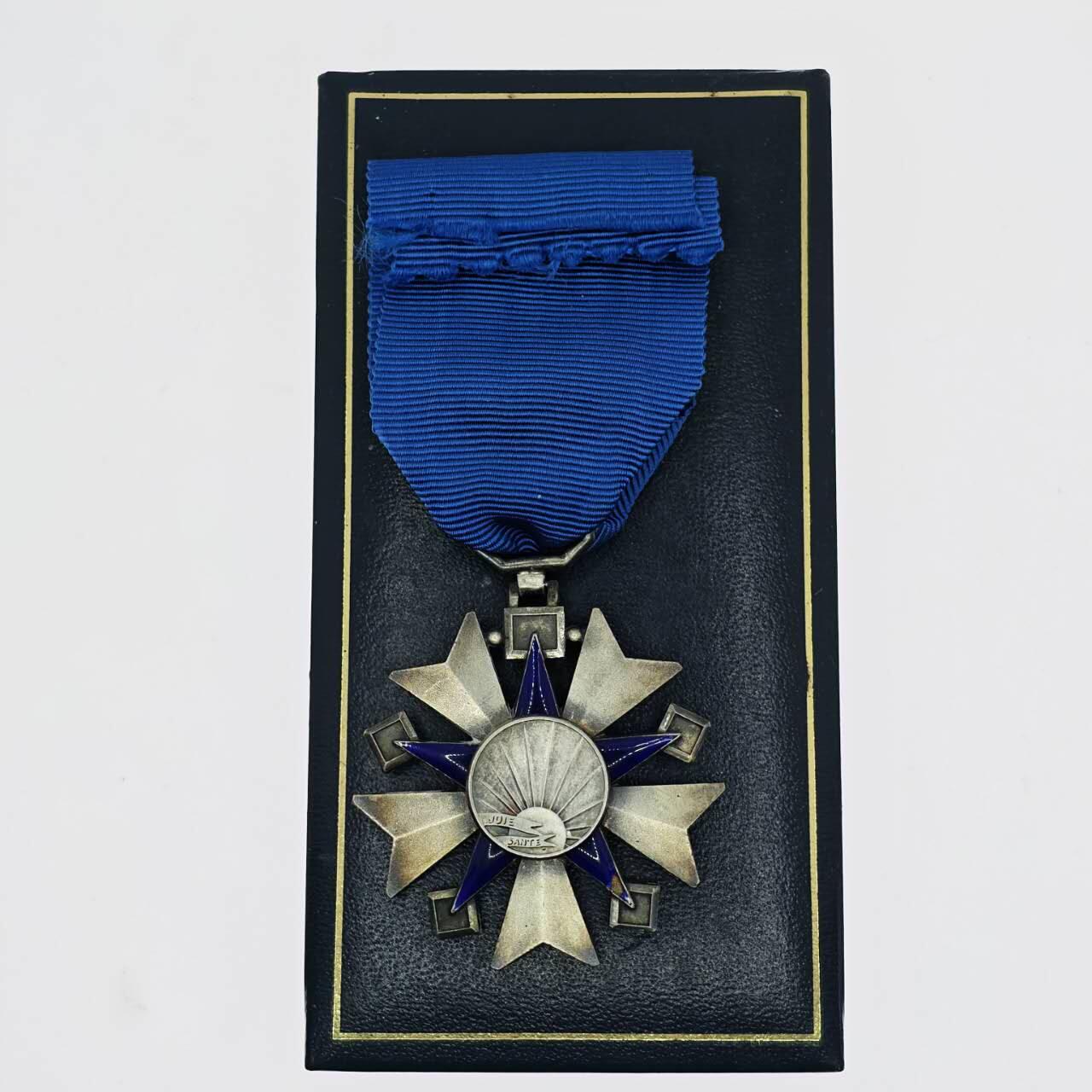 2026年2月8日拍卖 法国卫生功绩勋章，银质，带盒