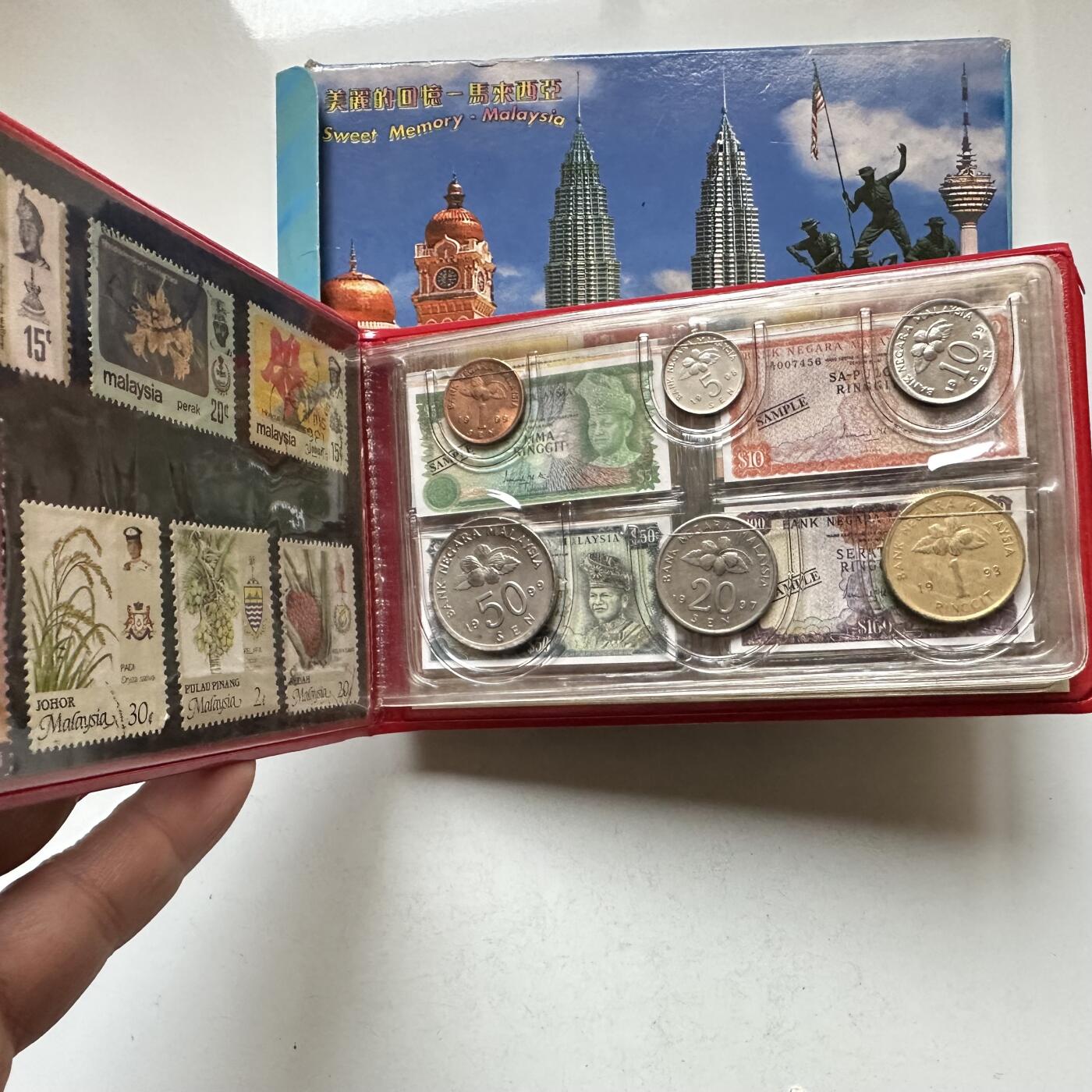 🌹外币初藏🌹🐯2026年第16场 快递将在12号停运 年前需发货的抓紧 ，年后正月十五恢复发货 马来西亚旅游收藏册