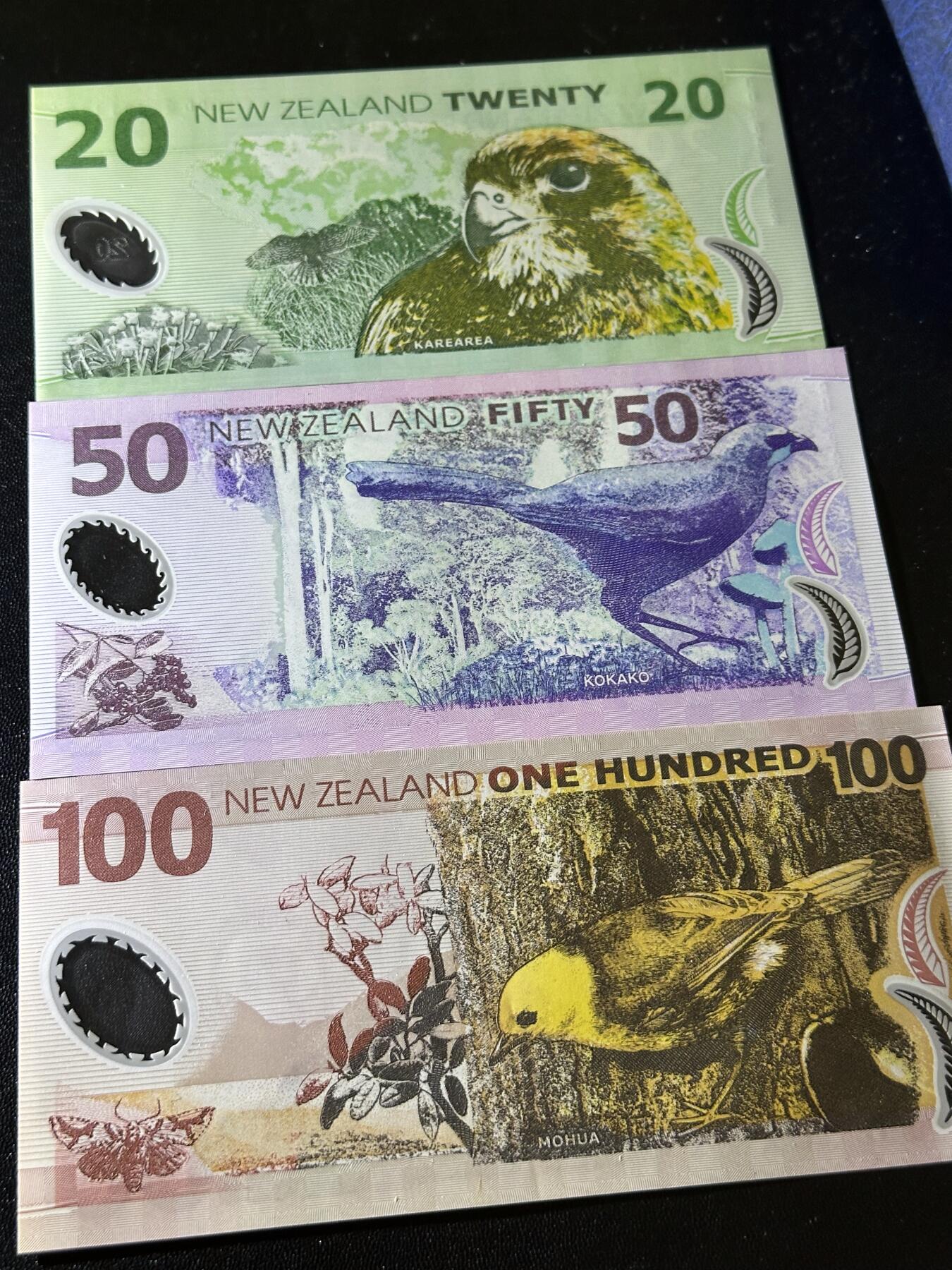 《外钞收藏家》第六百零八期（精选场）（本平台长期征集拍品、欢迎藏友们联系合作） 新西兰20、50、100元 三张一起 全新UNC