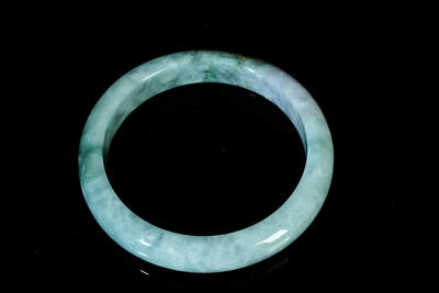 上海都达杂项专场四十七【全场包邮】  天然冰绿花翡翠（A货）贵妃手镯 附鉴定证书90-46