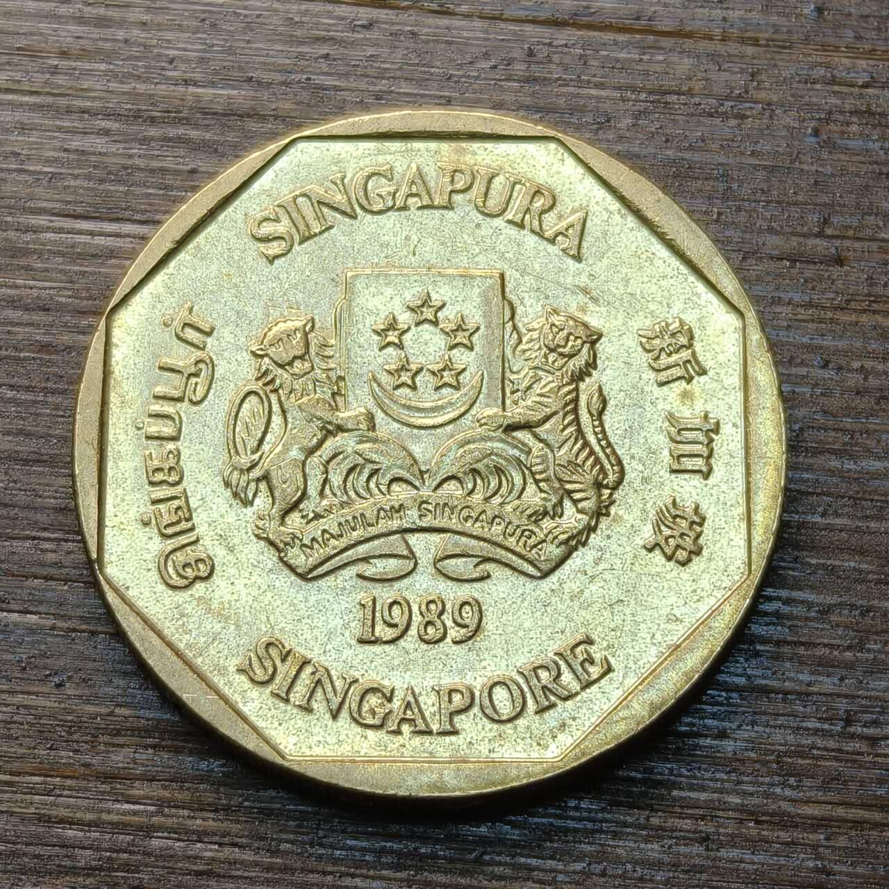 【本场4.12号发货】★第145★散币专场 不寄存，30包邮。不满30元，支付5元运费。《接受代拍 代送NGC评级》 61【无寄存】新加坡 1989年1元 黄铜币 胡姬花