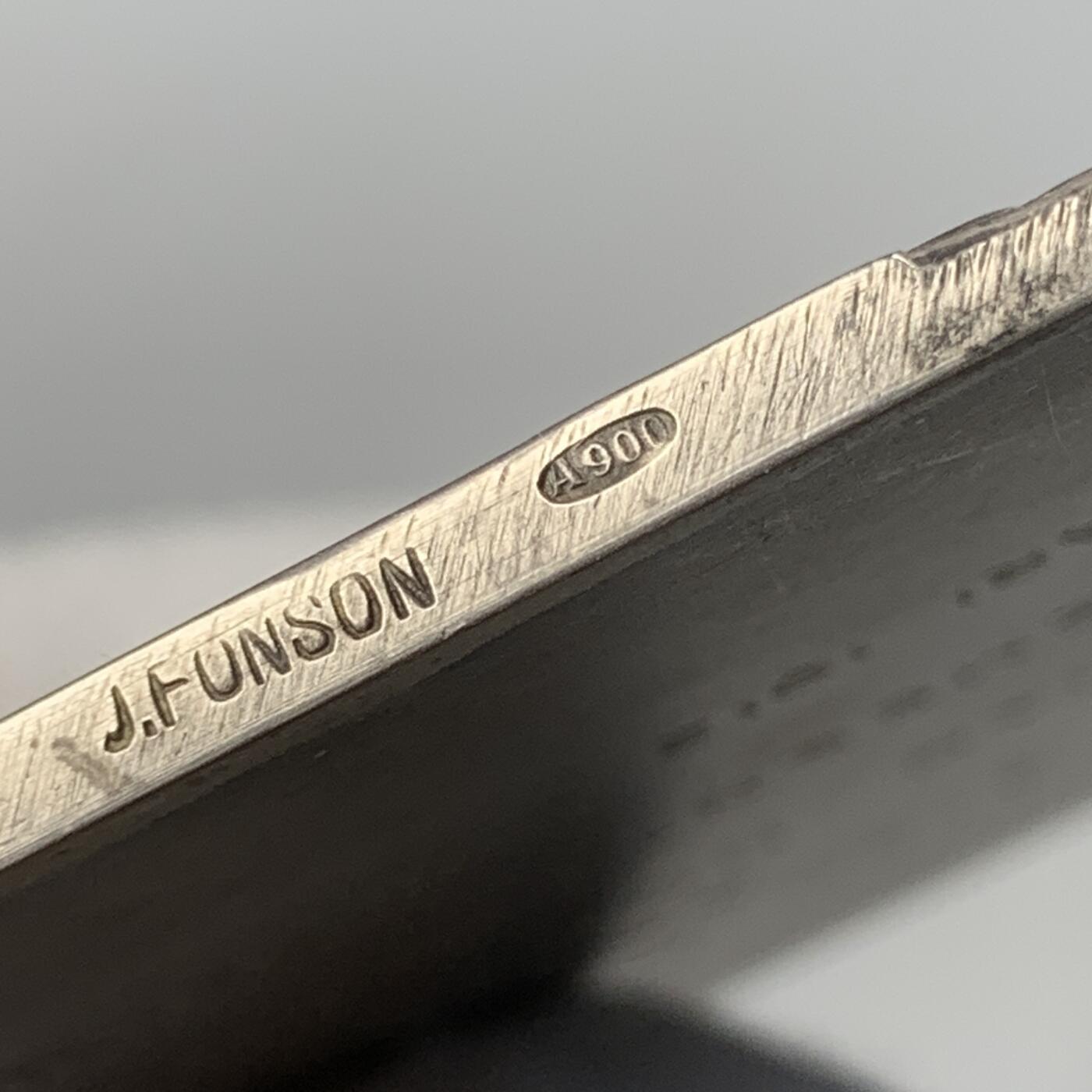 掌中浮雕-藏着的欧洲第052场 比利时新艺术花神系列之《捧花少女》异形清凉大银章，62x80mm  ，154.3g，作者: A LF. MAUQUOY