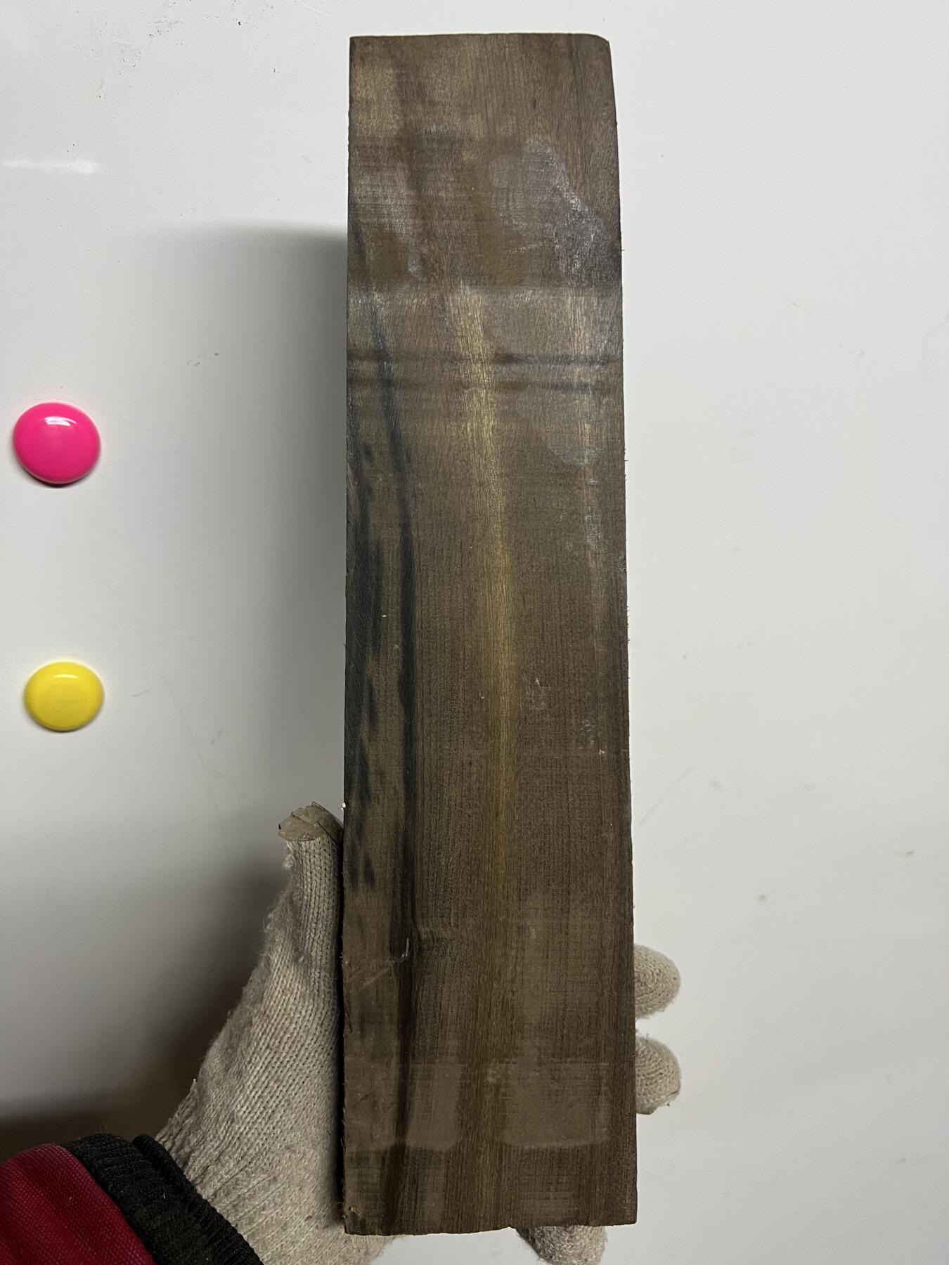 零元拍：NO.2爆满金丝乌木金丝楠 茶拖 切牌子，无需打磨就已经金光闪闪。满金丝药香，尺寸约：32.5/7.5/3.7厚CM。