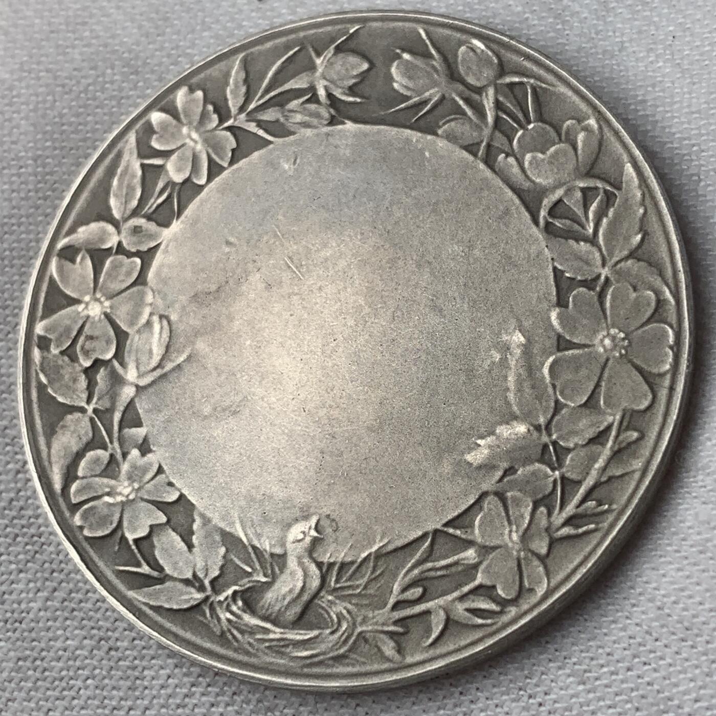 掌中浮雕-藏着的欧洲第052场 法国母爱银章，37mm，22.9g， 章牌大师奥斯卡.罗蒂Oscar Roty（1846-1911）作品，未刻字，有合适盒子（无法确定是否原盒）