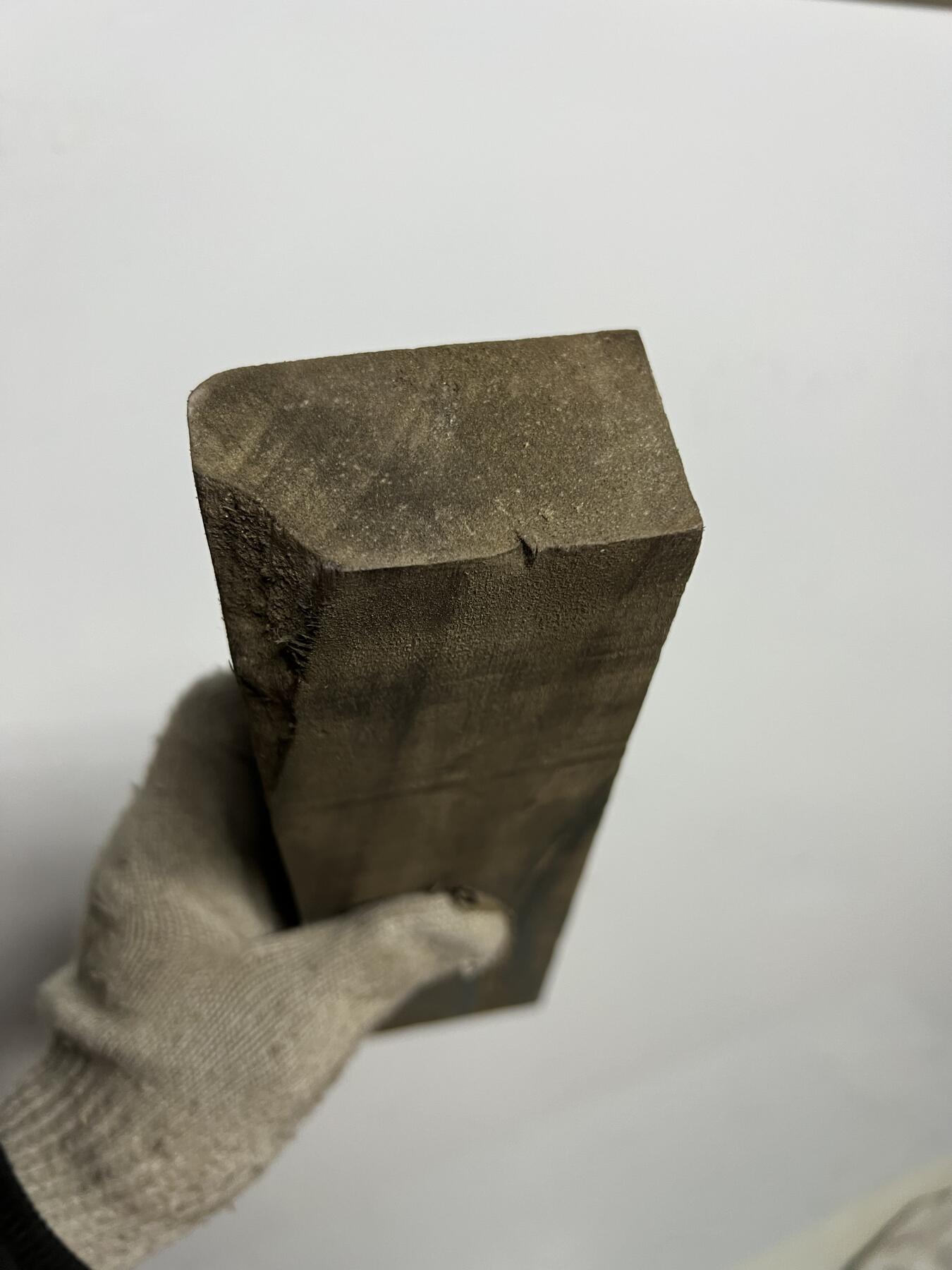 零元拍：NO.2爆满金丝乌木金丝楠 茶拖 切牌子，无需打磨就已经金光闪闪。满金丝药香，尺寸约：32.5/7.5/3.7厚CM。