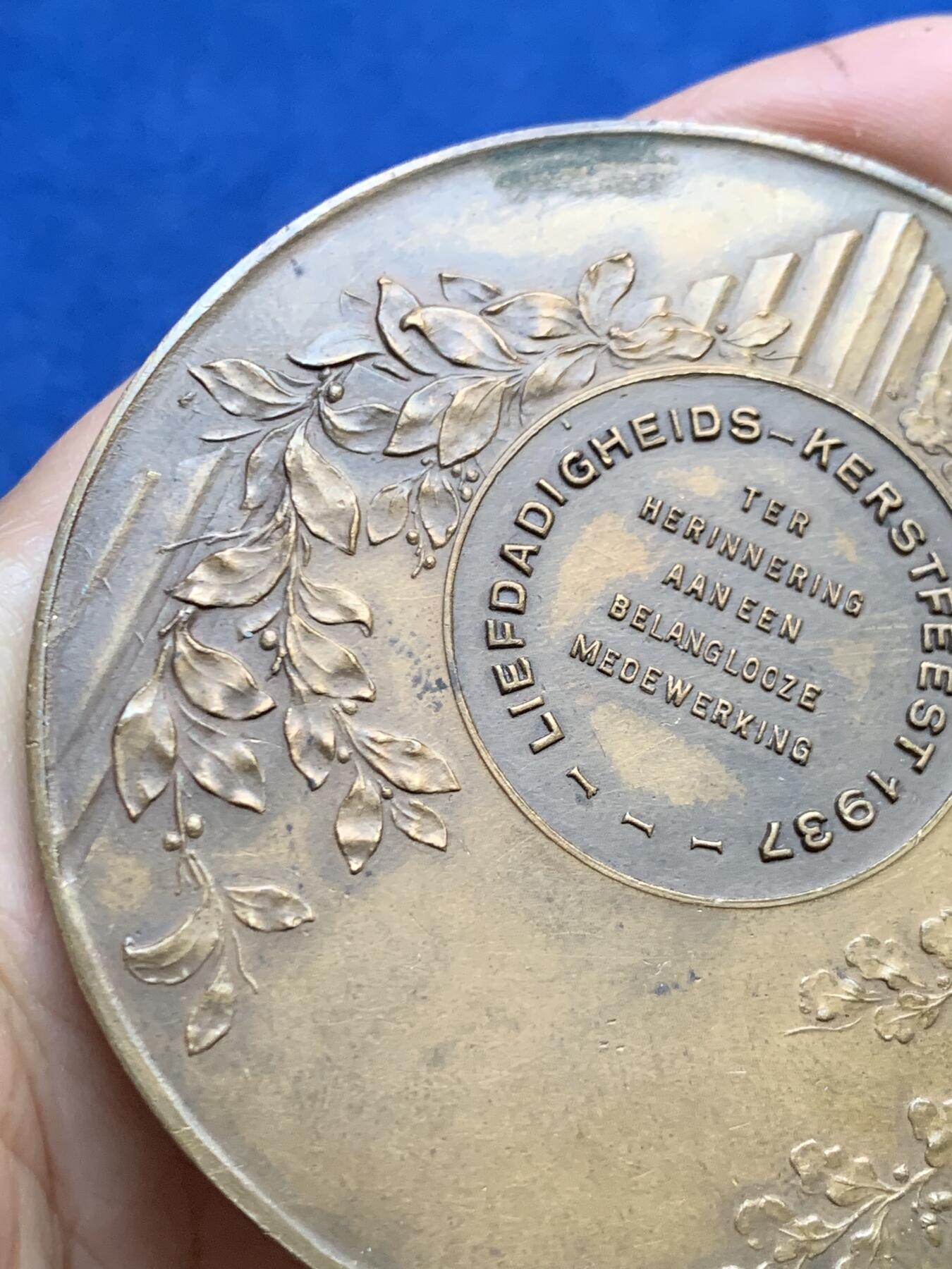 《竞宝斋》第465场 周日，周一，周二，3场连拍 （全场包邮）欢迎送拍 比利时1937年安特卫普慈善圣诞节铜质奖章，107.3g，69.3mm