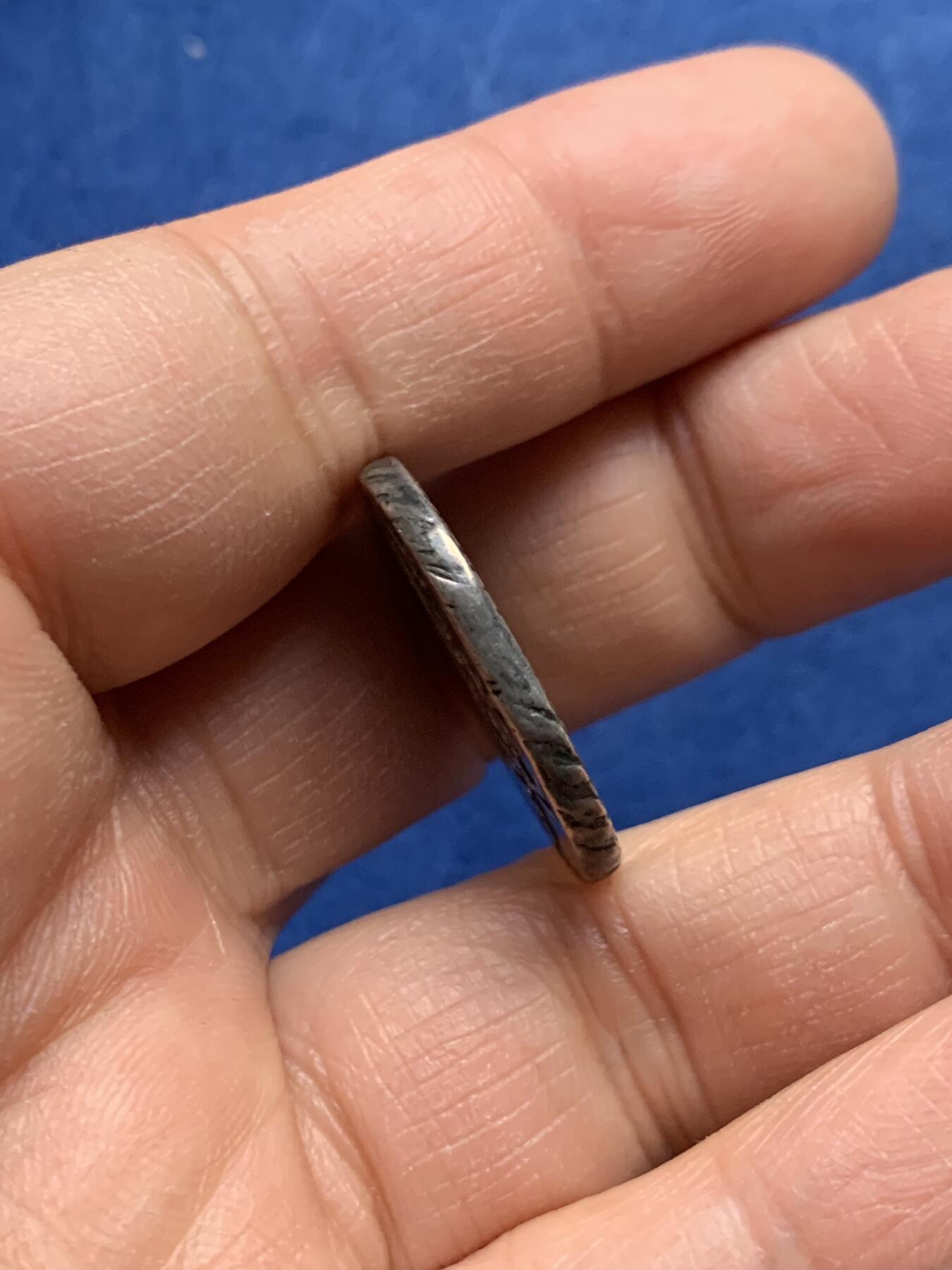 《竞宝斋》第464场 周日，周一，周二，3场连拍 （全场包邮）欢迎送拍 荷属东印度公司爪哇1卢比银币，1767年爪哇岛打制，正面：两行阿拉伯文字：الي جاو الكبير 1767جزيرة جاو，译文：1767年为大爪哇岛而铸；背面：三行阿拉伯文字درهم من كمڤني ولندوي译文：荷兰东印度公司钱币 ，重约12.75克，经典的荷属印尼币种！