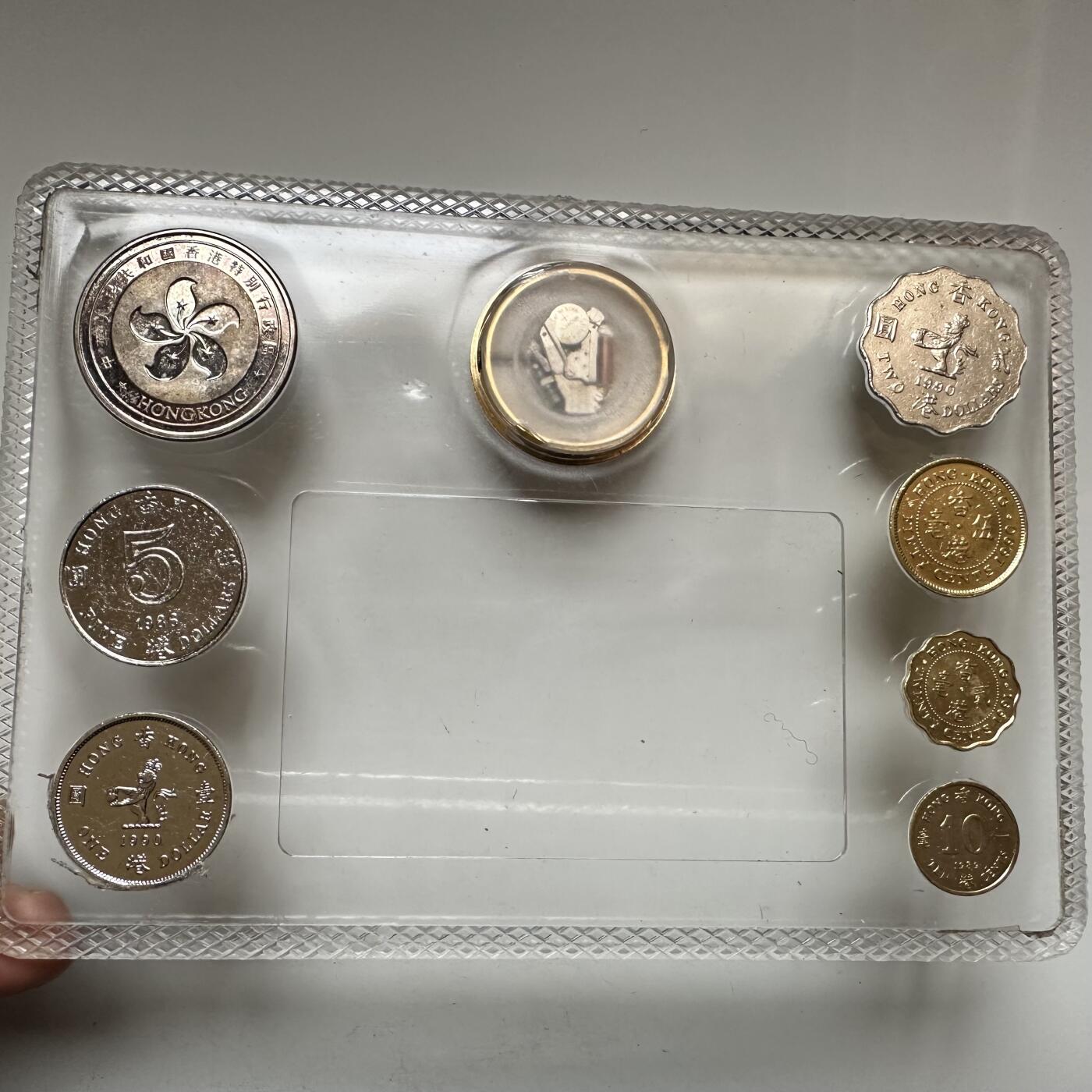 🌹外币初藏🌹🐯2026年第16场 快递将在12号停运 年前需发货的抓紧 ，年后正月十五恢复发货 香港回归钱币纪念套装 包含一只定制纪念表