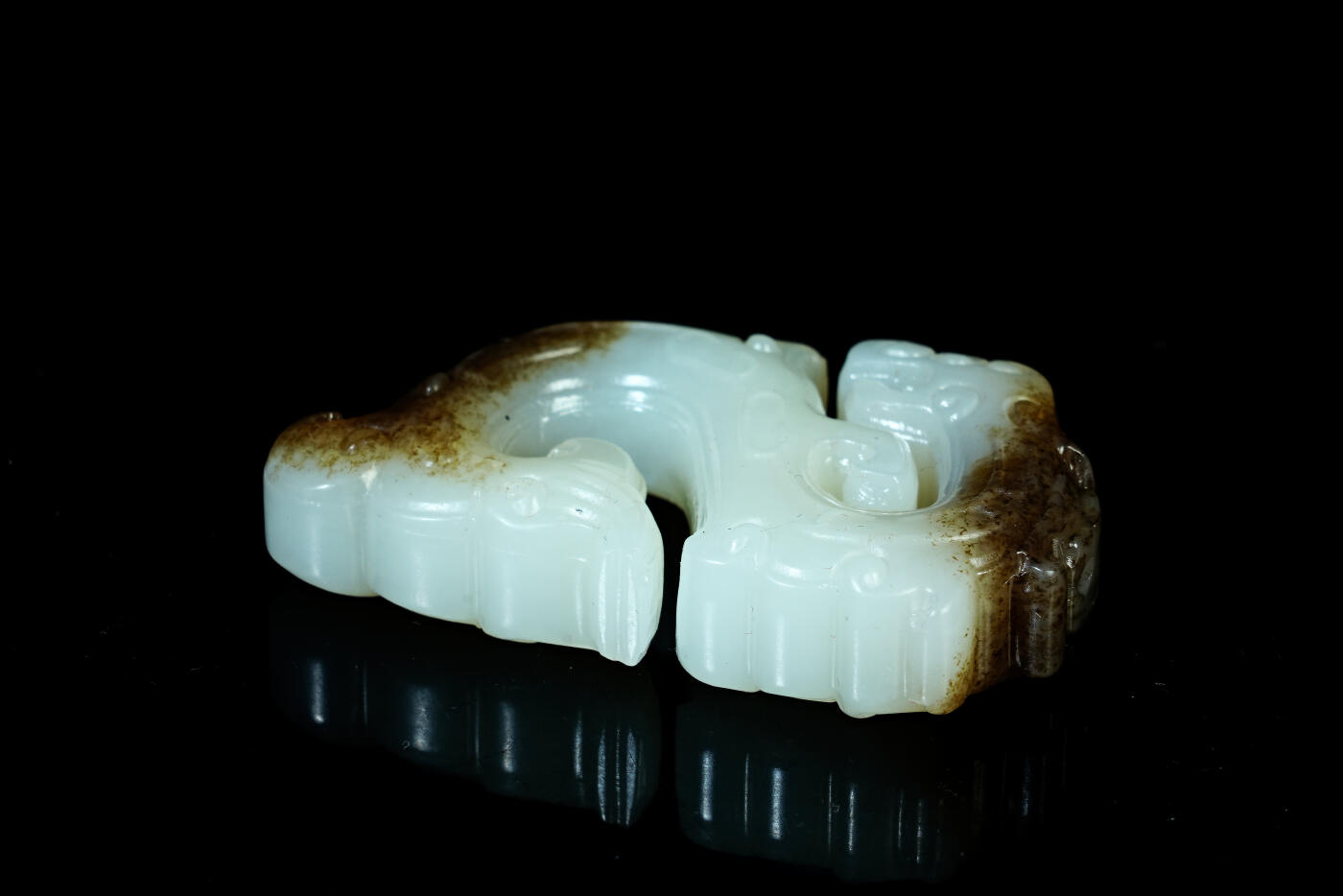 上海都达杂项专场十九（全场包邮） 天然和田白玉精雕《仿古龙》挂件