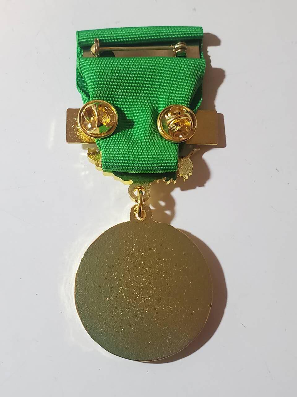 韵星假日军品类拍卖第三十九期暨默多克中校夫妇专场 -- Rimey Holidays Militaria Auction 39 & The Modoks Collection  非洲联盟荣誉奖章带勋条 法国代工版本 广泛颁发非盟内积极贡献人士 铜镀金 很稀少 最后一张图为得主图 