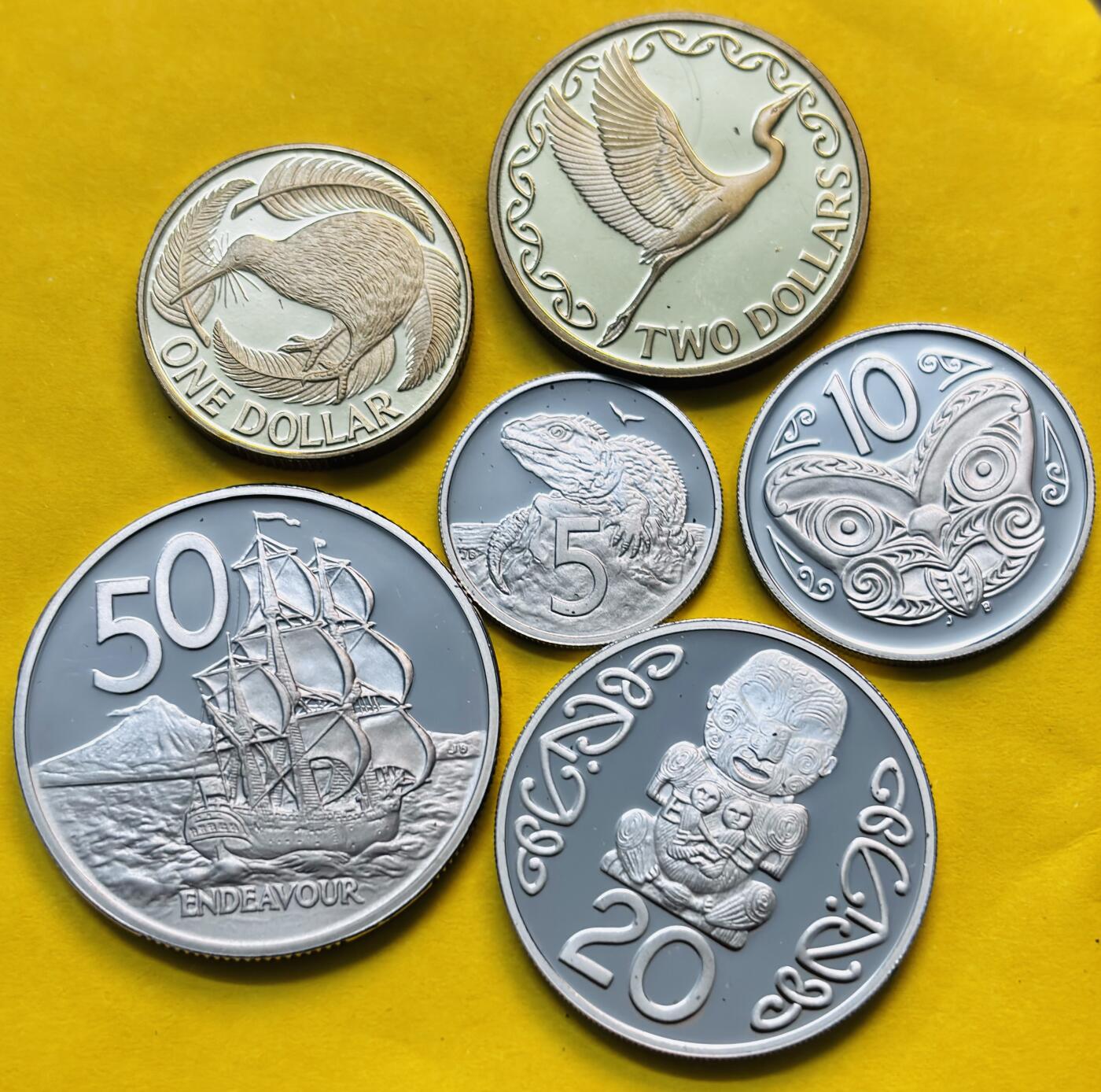 【金马踏春，泉马奔腾】2026 年新年贺岁场，（定于年初五接财神截拍）祝各位老板马到成功，马上有钱，愿岁岁平安喜乐顺遂 全国未流通 1991 年新西兰 5 分-2 元精制套币带原盒