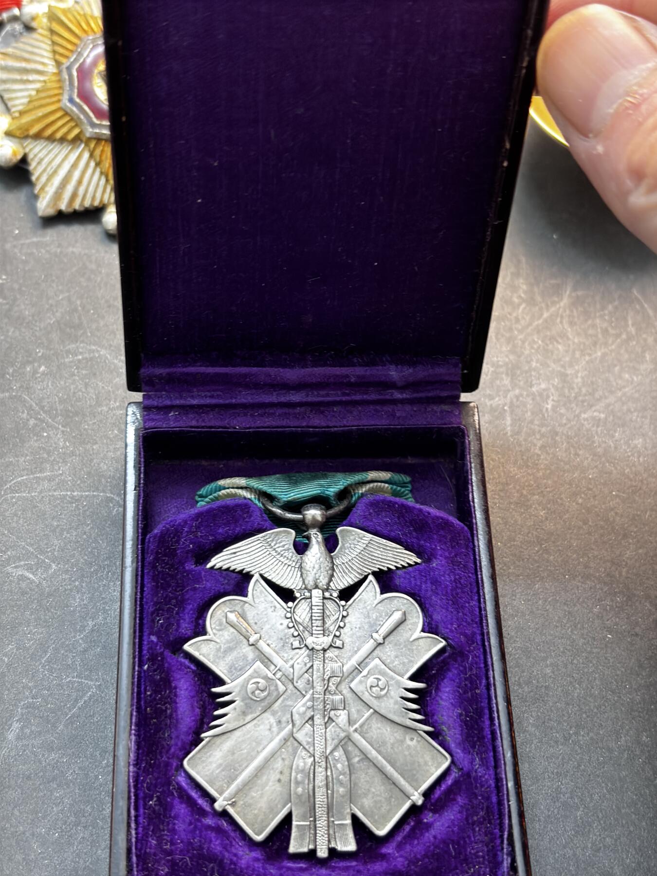 【金马踏春，泉马奔腾】2026 年新年贺岁场，（定于年初五接财神截拍）祝各位老板马到成功，马上有钱，愿岁岁平安喜乐顺遂 带盒纪念章