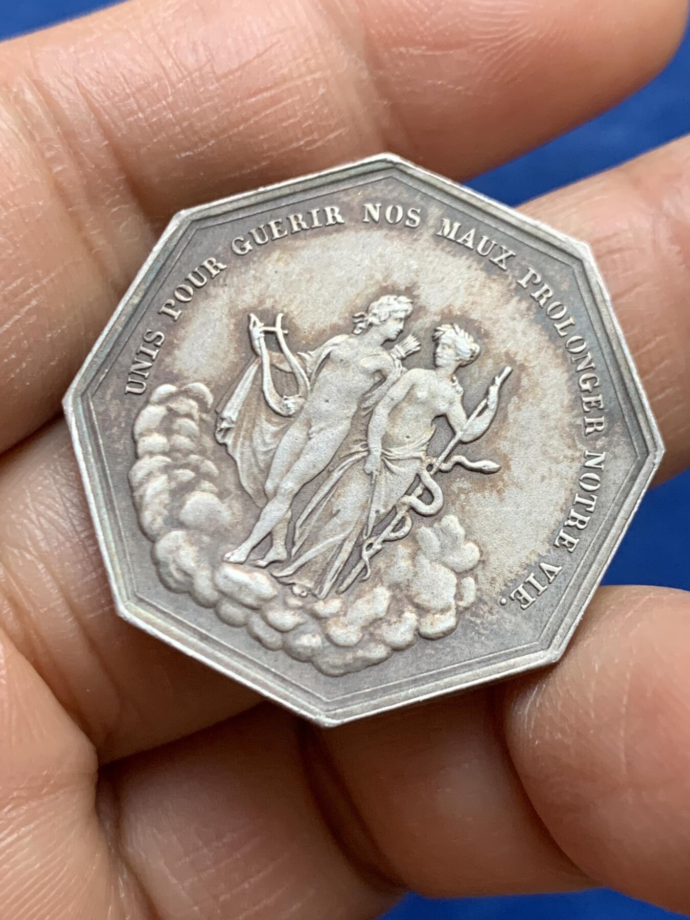 《竞宝斋》第465场 周日，周一，周二，3场连拍 （全场包邮）欢迎送拍 法国双面神“幸与不幸”八角银质代币，淡彩包浆，13.42克，30.5mm，丰饶角银标