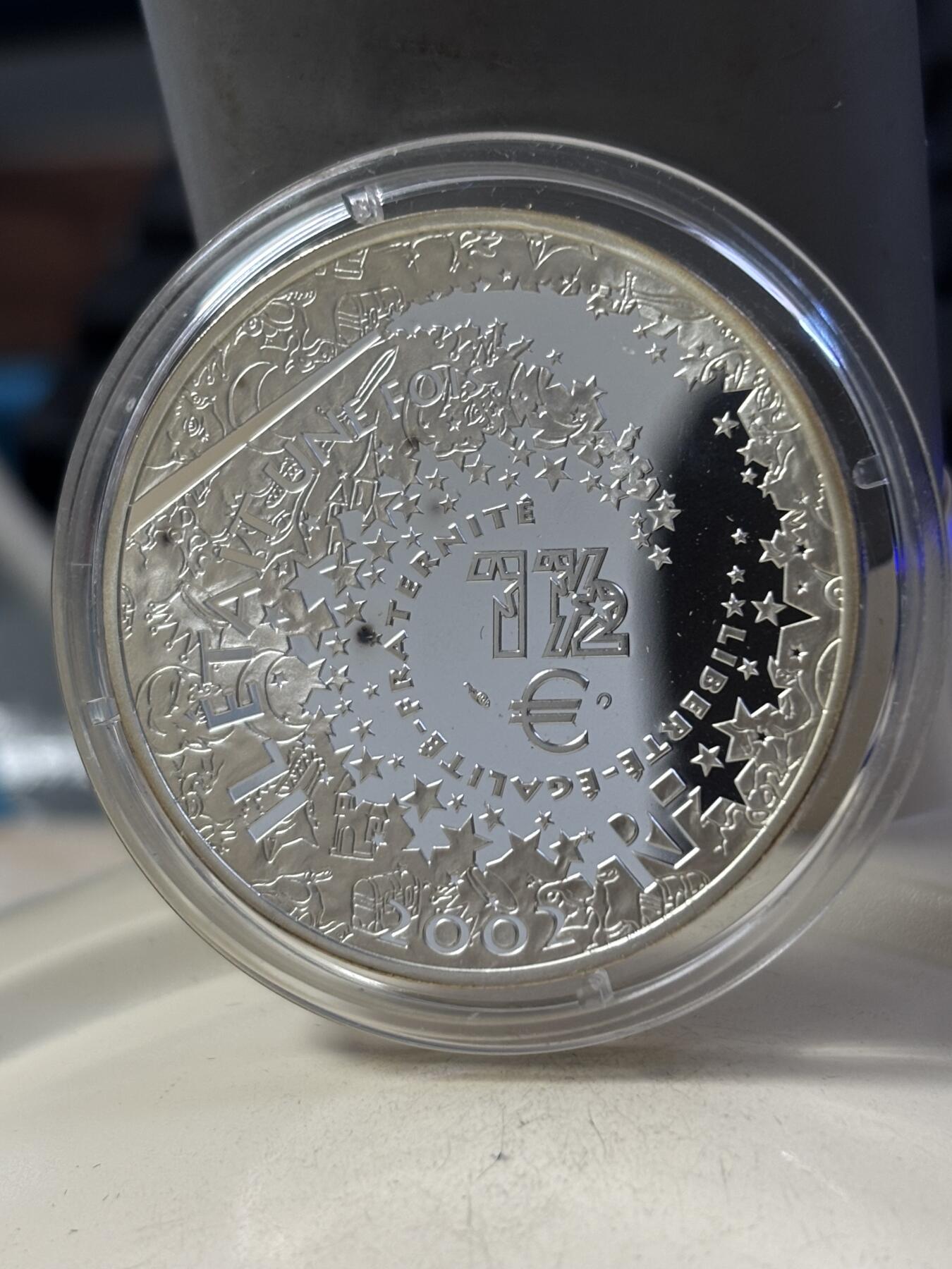 第190期拍卖 法国2002年1.5欧元部分珐琅彩精制银币 童话-白雪公主 22.2克900银 仅盒