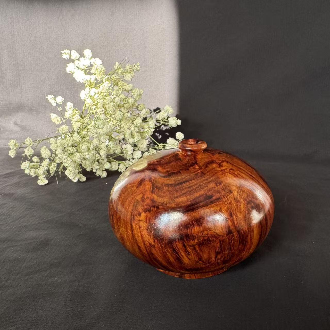 零元拍：越南黄花梨实心花瓶,几乎能达到紫油梨的程度了，根料制成，尺寸约：98.5/74MM。花纹太美了吧