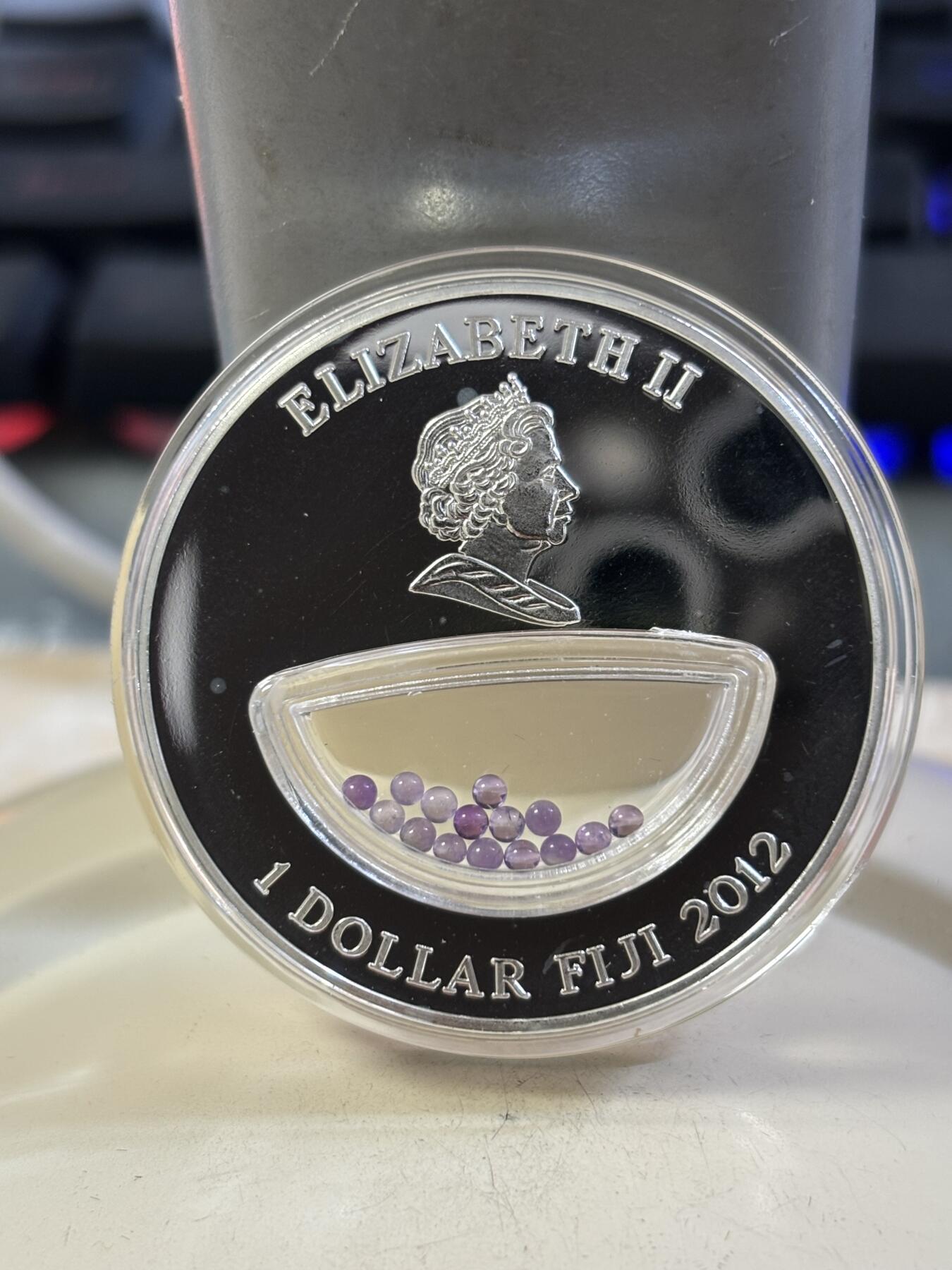 第190期拍卖 斐济2012年1元精制银币 自然母亲的宝藏-紫水晶 20克999 发行量：999 盒证全