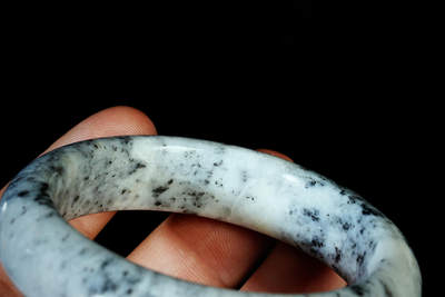 上海都达杂项专场四十七【全场包邮】  天然和田玉点墨青花手镯90-54