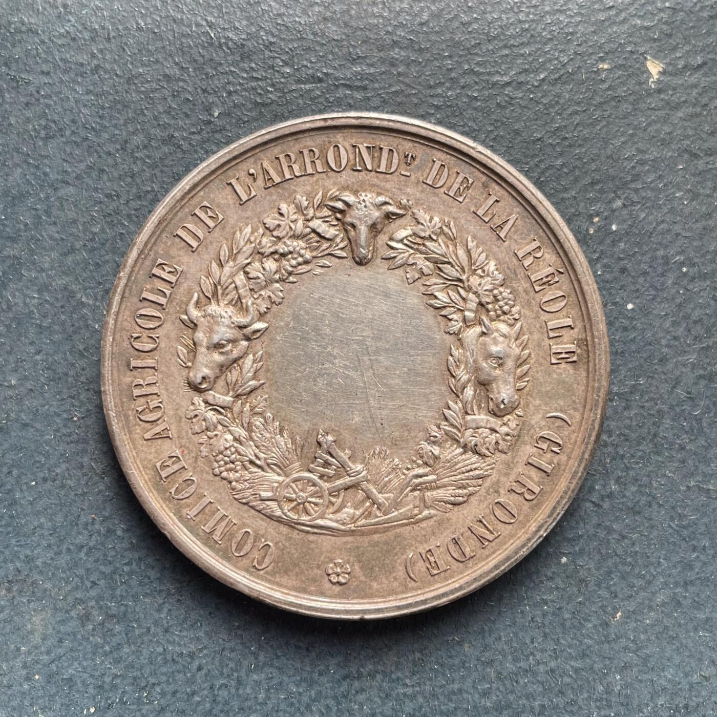 「木头集藏」“ 新岁撷珍”——章牌精品专场！  法国拉雷奥勒区农业协会原盒银章，直径：36 mm，22 g，边铭：丰饶角 ARGENT，原盒正常使用！