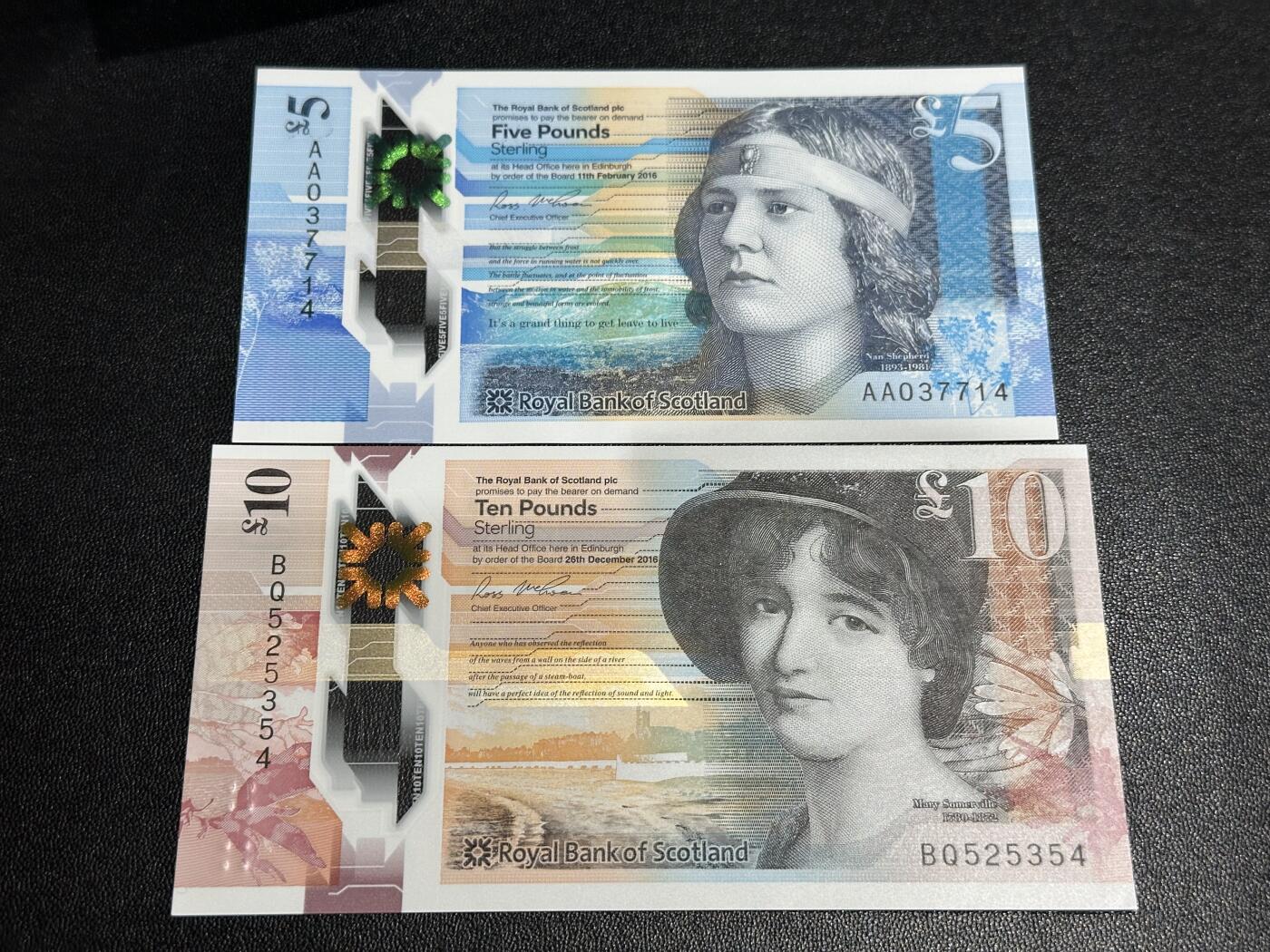 《外钞收藏家》第六百零八期（精选场）（本平台长期征集拍品、欢迎藏友们联系合作） 苏格兰皇家银行5和10镑 2张一起 全新UNC 5镑是AA冠