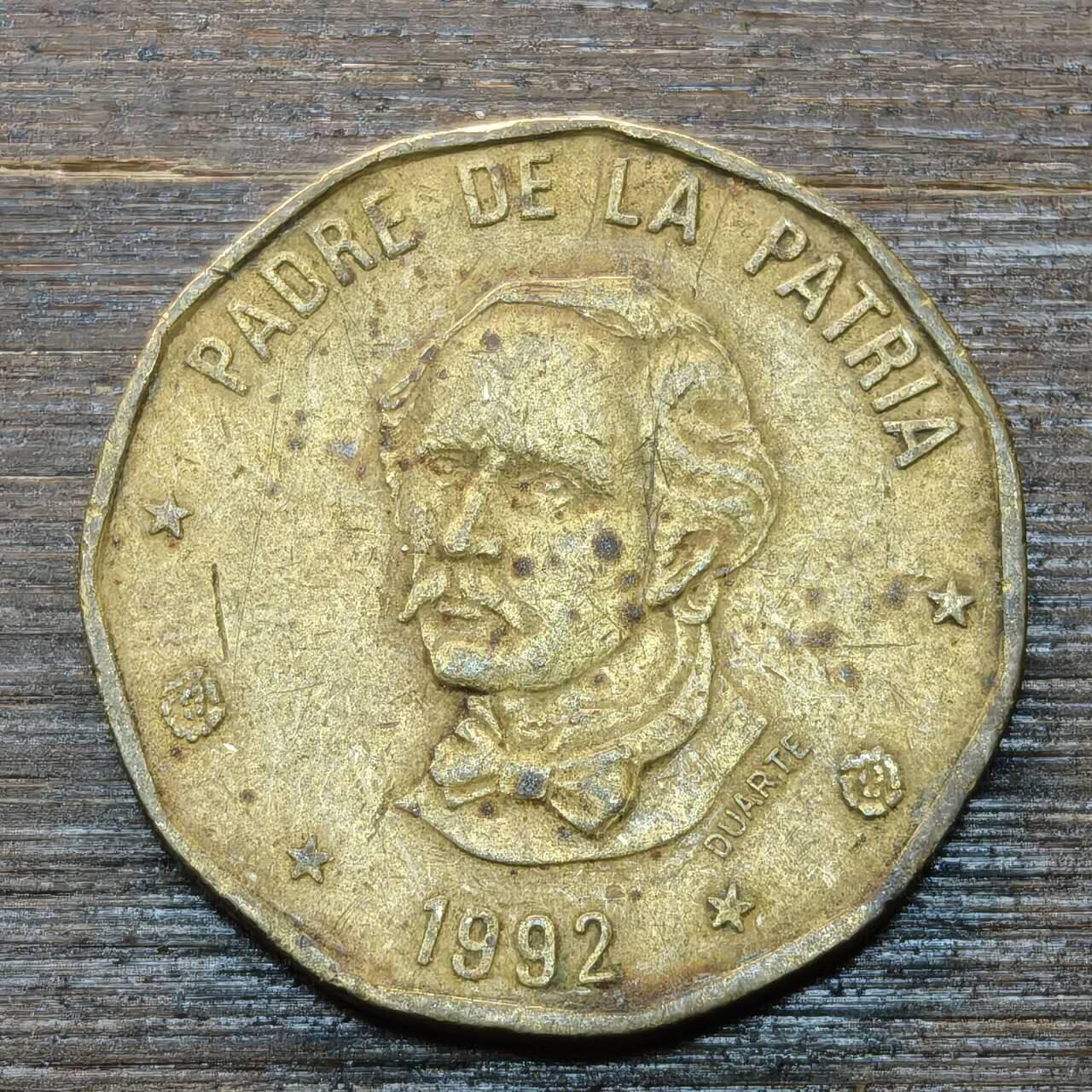 【本场4.12号发货】★第145★散币专场 不寄存，30包邮。不满30元，支付5元运费。《接受代拍 代送NGC评级》 38【无寄存】多米尼加 1992年 1比索 铜币 国父胡安·巴勃罗·杜瓦特