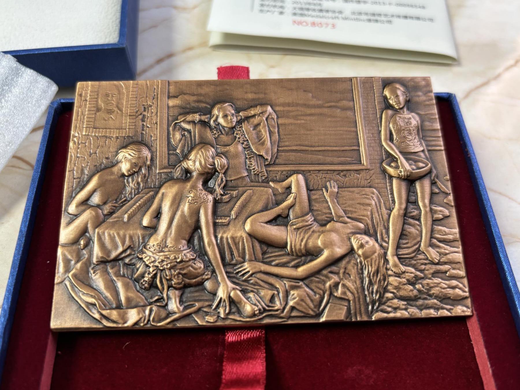 第190期拍卖 北京2008年刘溢油画纪念黄铜大铜章，尺寸100*67毫米，重422克